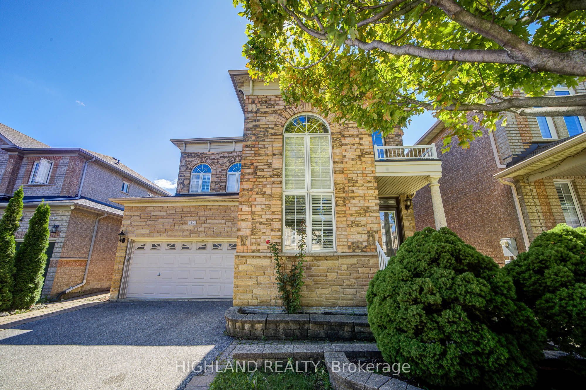 39 Shadetree Crescent, Vaughan, ON L4H 1Y3 photo 2