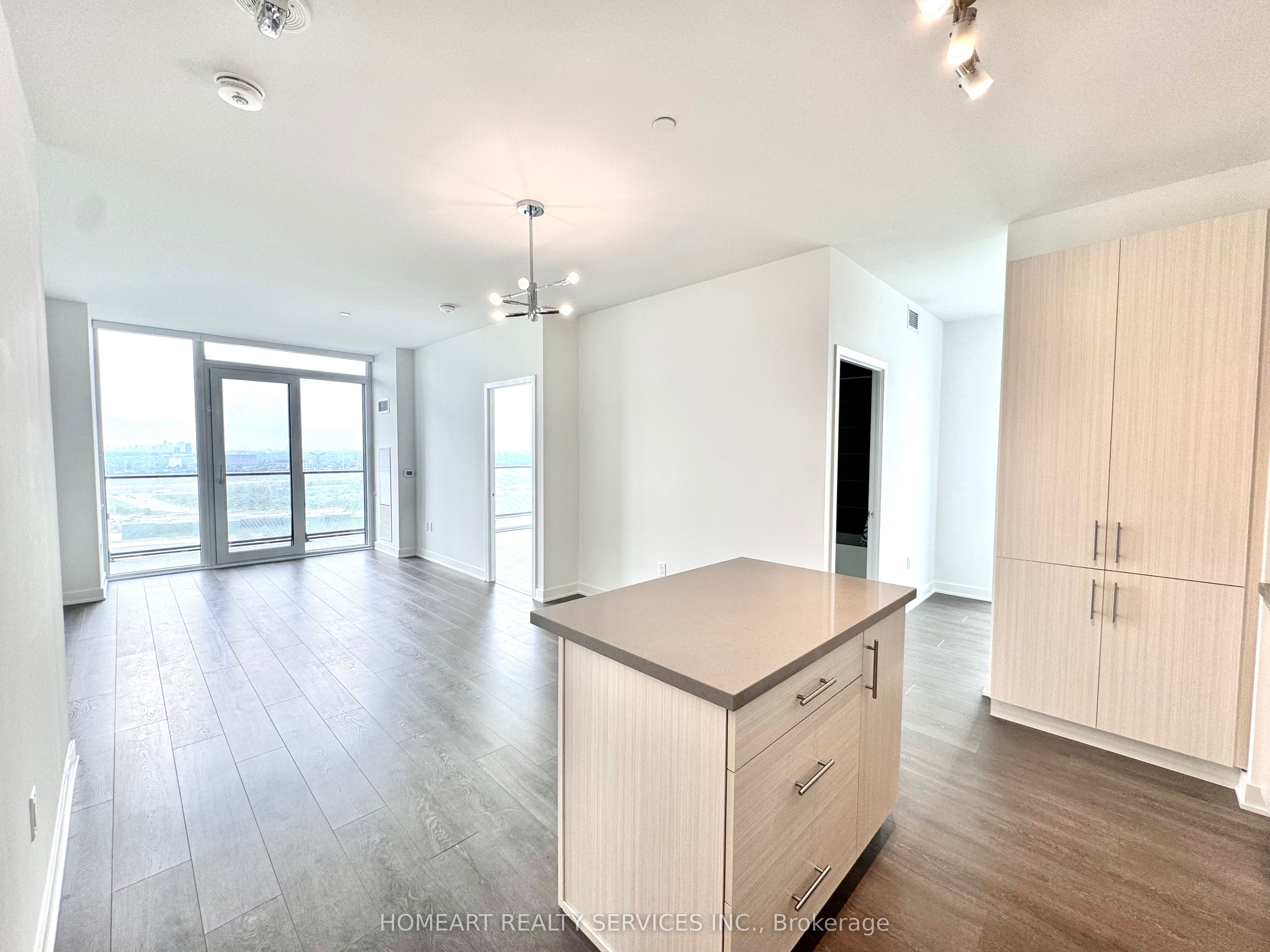 95 Oneida Crescent 1910, Richmond Hill, ON L4B 0H5