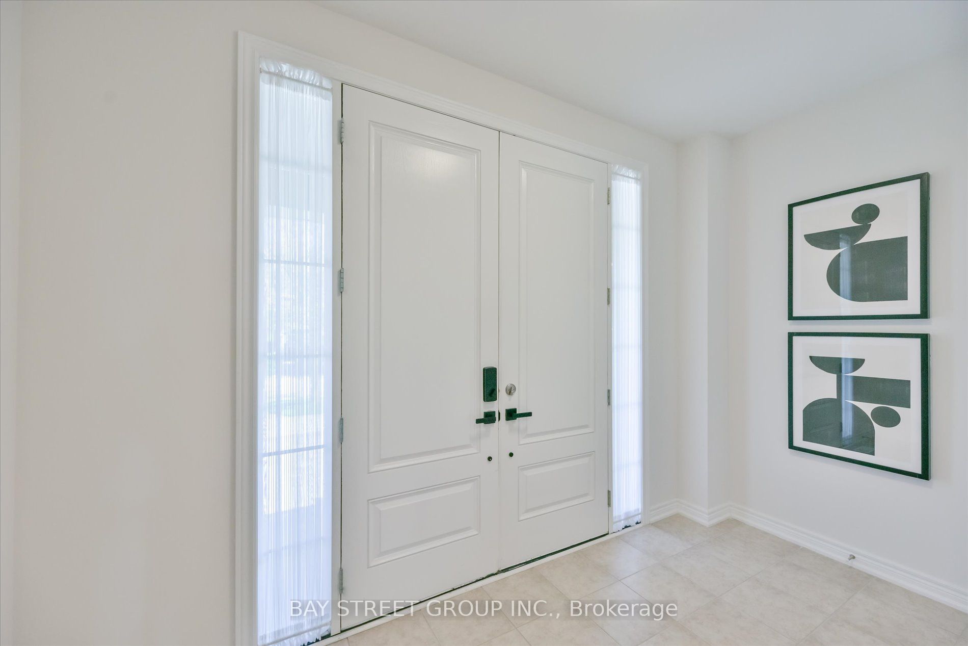 62 Roth Street, Aurora, ON L4G 0W7 photo 2