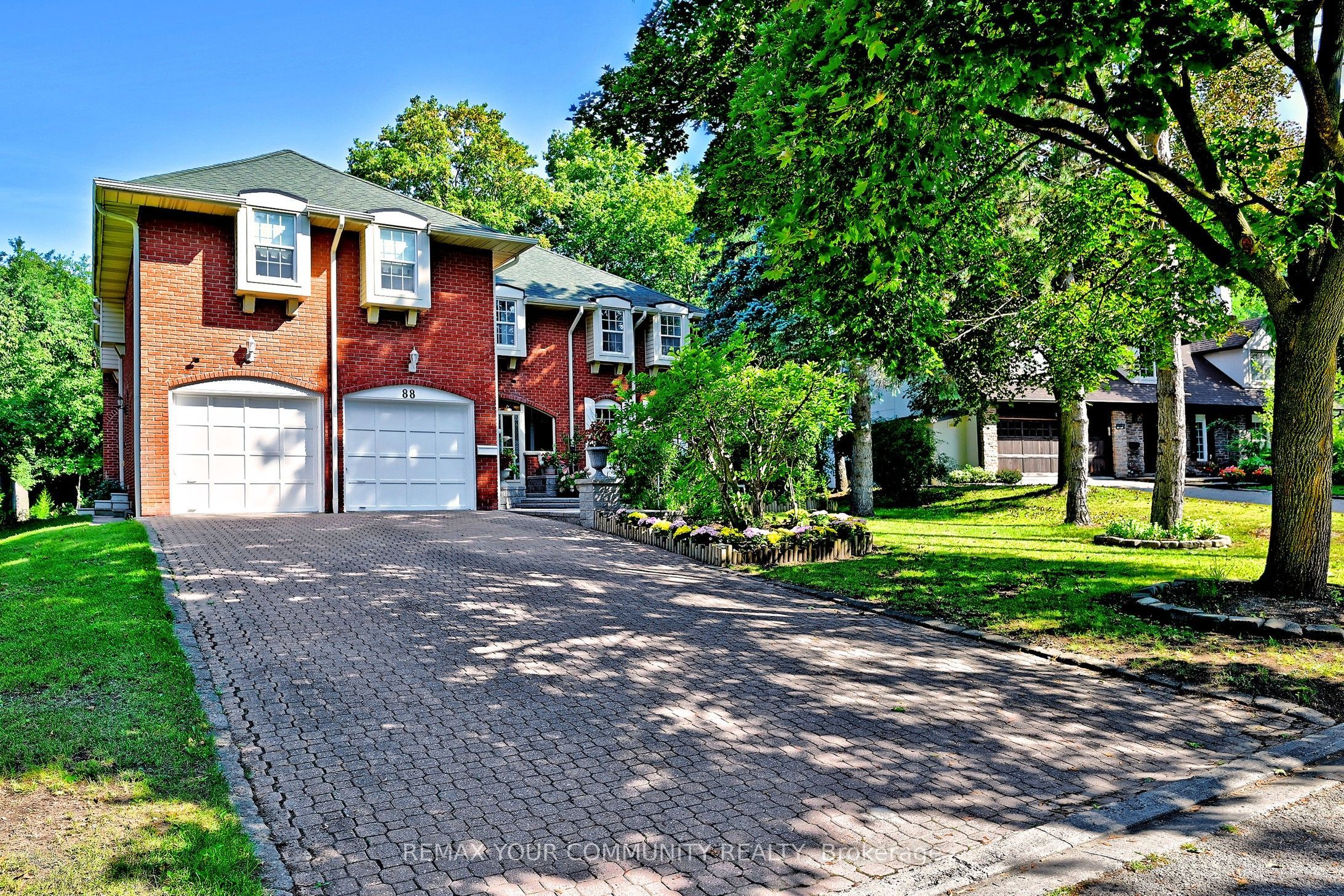 88 Cambridge Crescent, Richmond Hill, ON L4C 6G2 photo 2