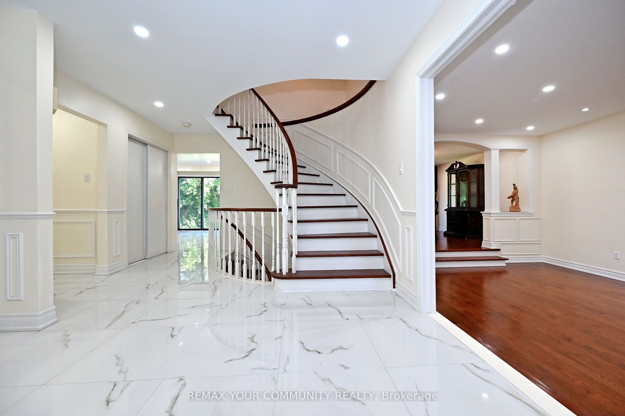 88 Cambridge Crescent, Richmond Hill, ON L4C 6G2 photo 4