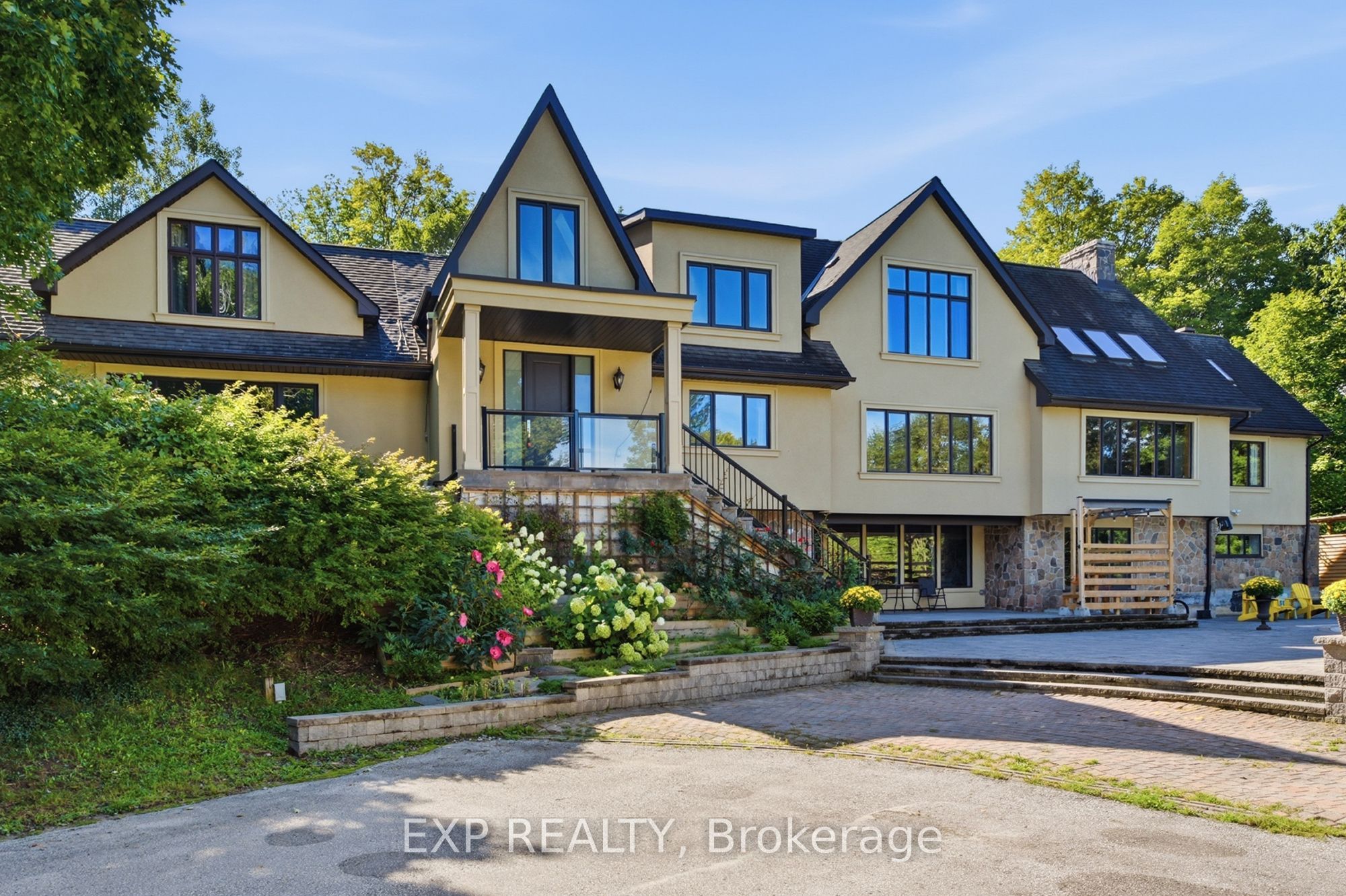 1785 Davis Drive W, King, ON L3Y 4V9