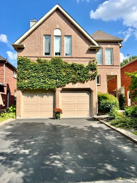 84 Loraview Lane, Aurora, ON L4G 6N5