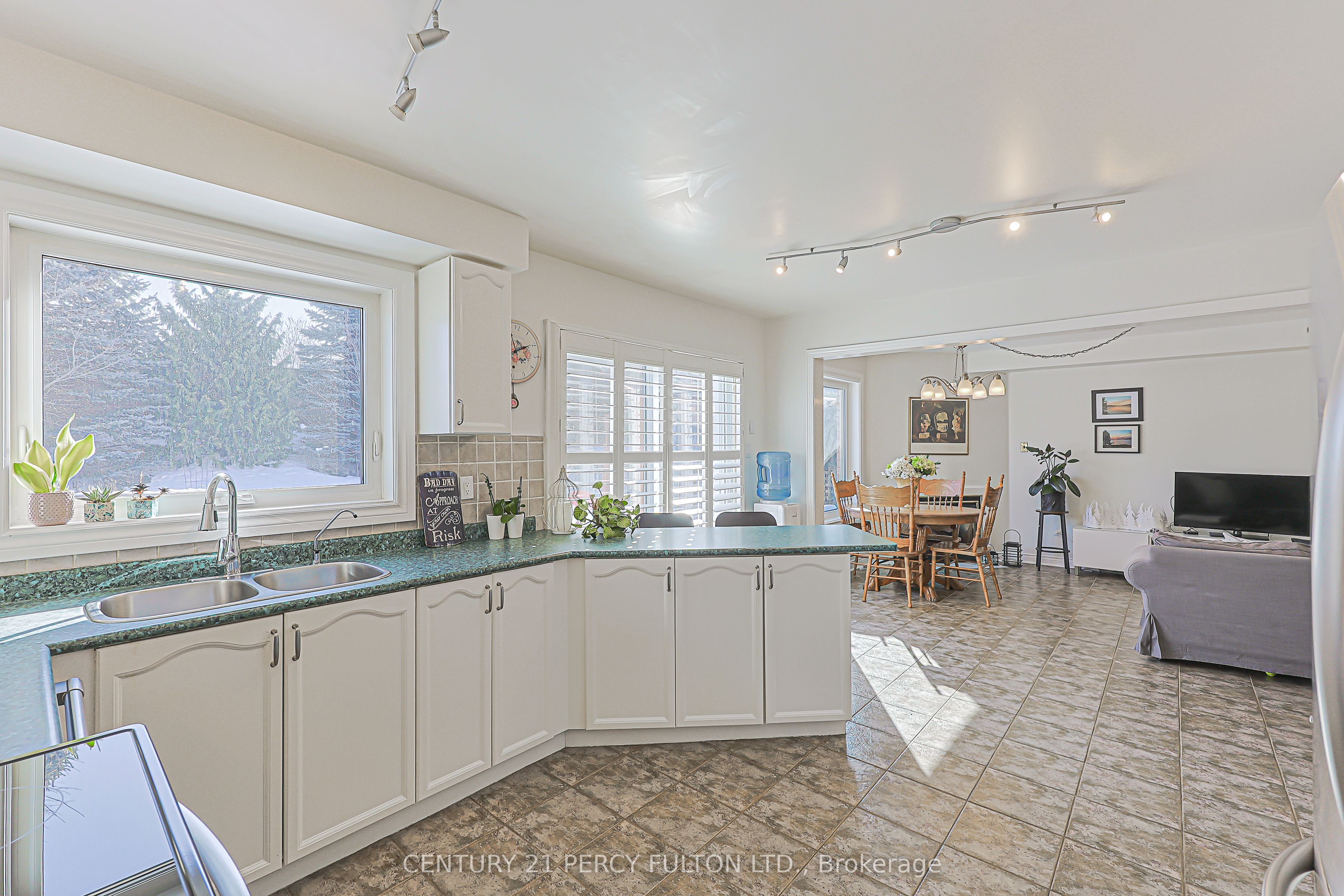 84 Loraview Lane, Aurora, ON L4G 6N5 photo 4