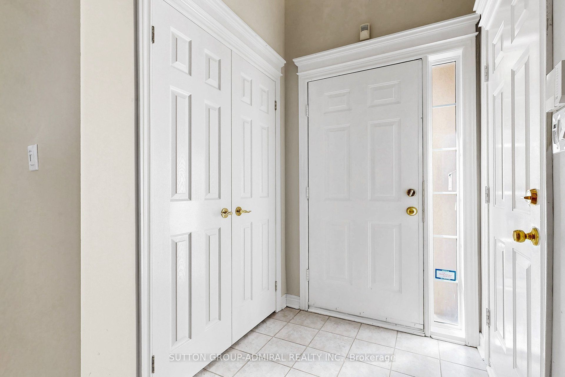 2002 John Street, Markham, ON L3T 1Z1 photo 3