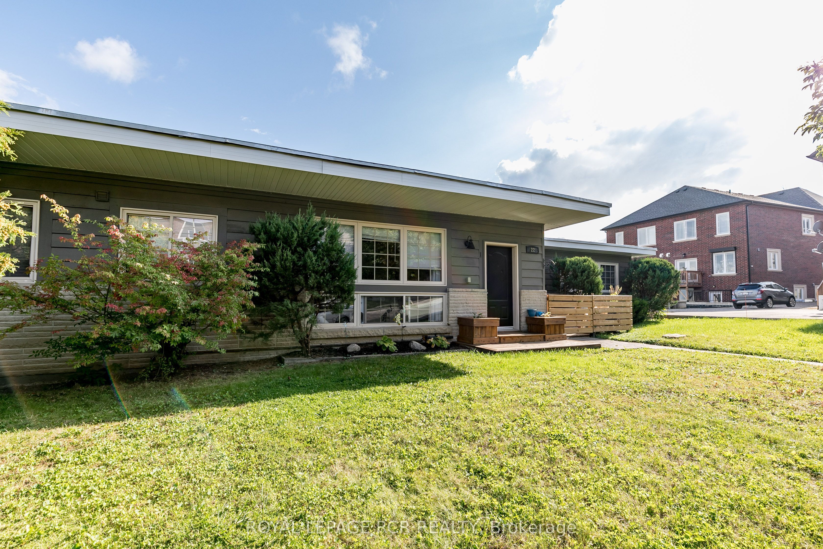 22 Centre Street 1, Bradford West Gwillimbury, ON L3Z 2P7