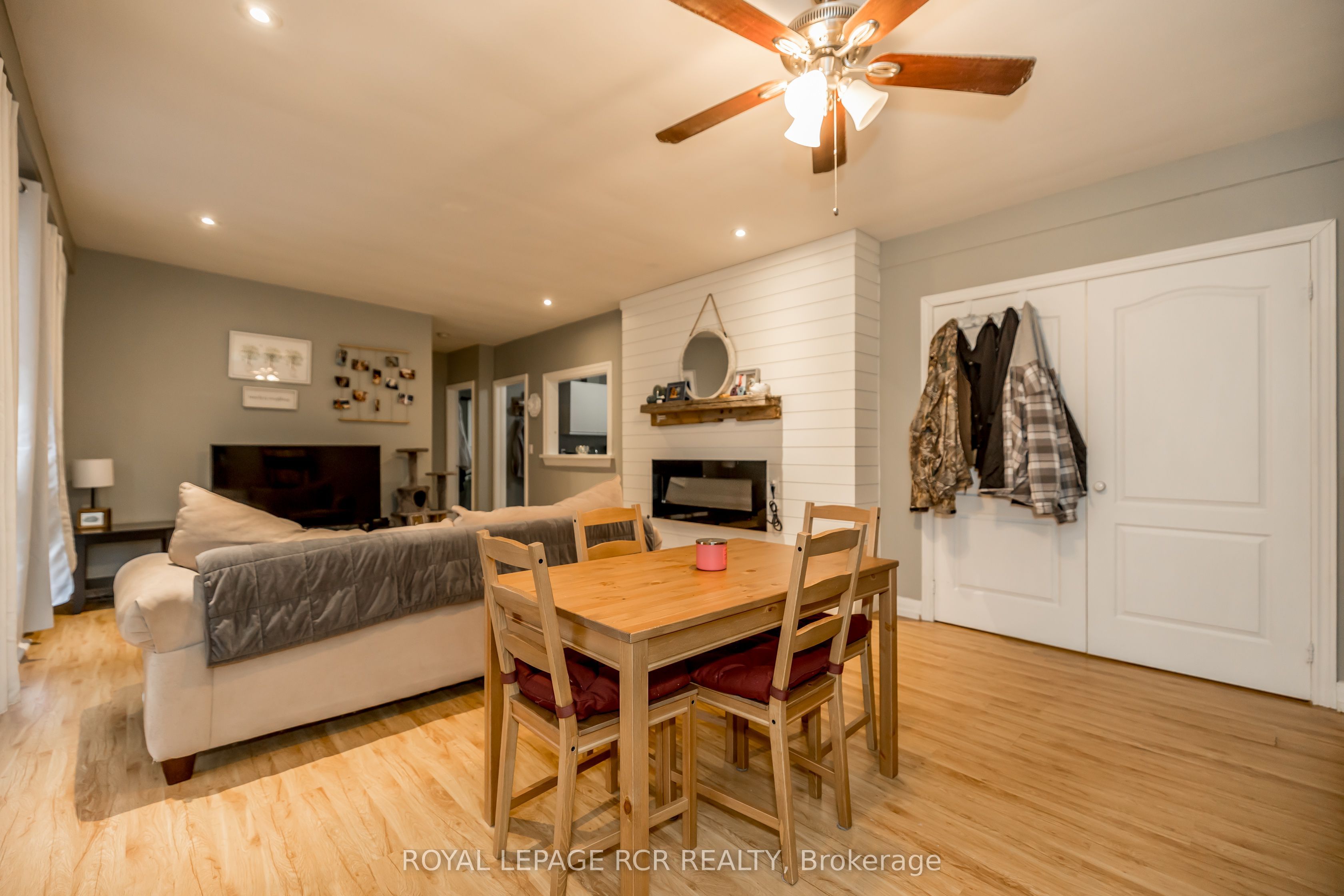 22 Centre Street 1, Bradford West Gwillimbury, ON L3Z 2P7 photo 3
