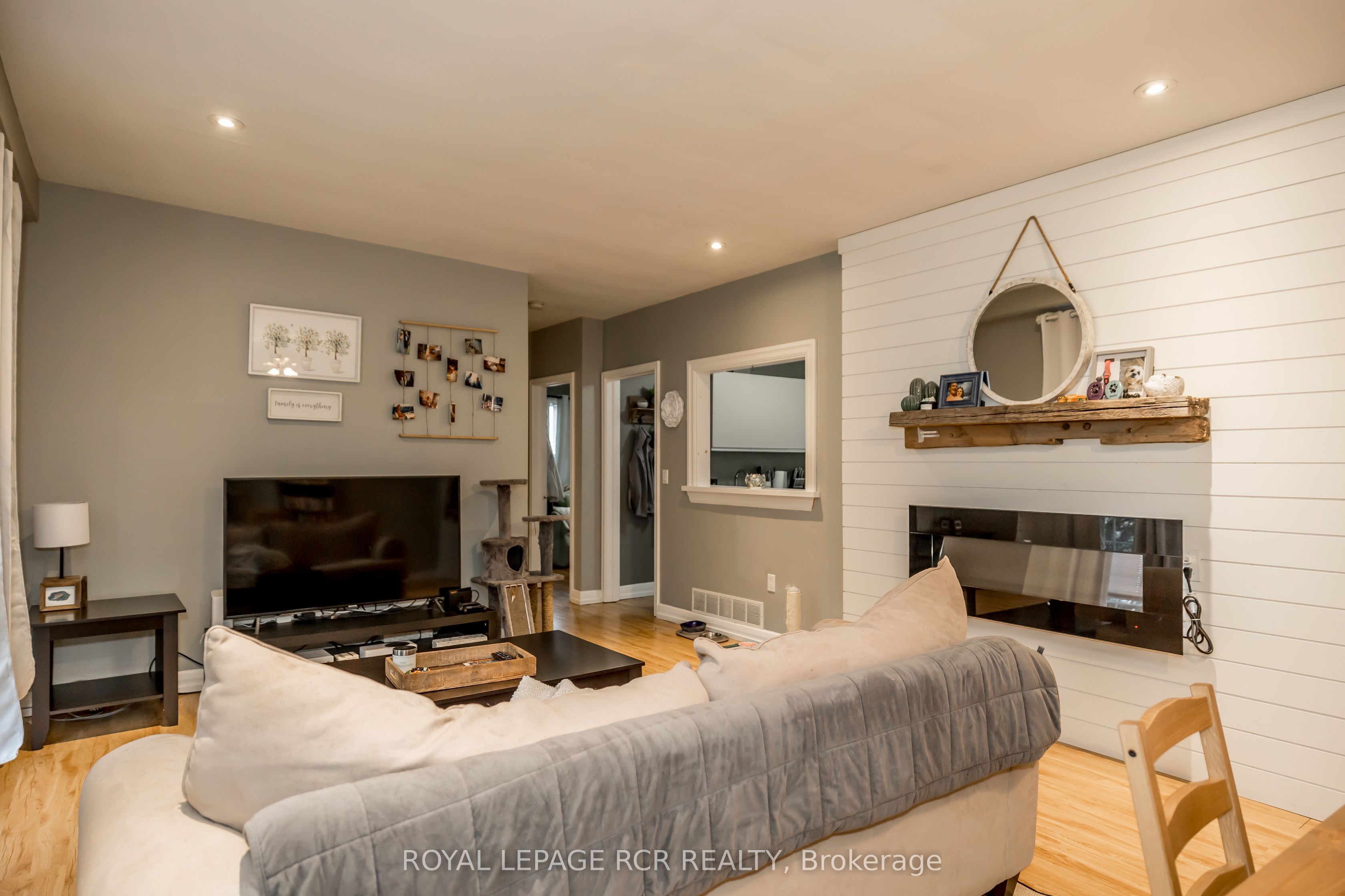 22 Centre Street 1, Bradford West Gwillimbury, ON L3Z 2P7 photo 5