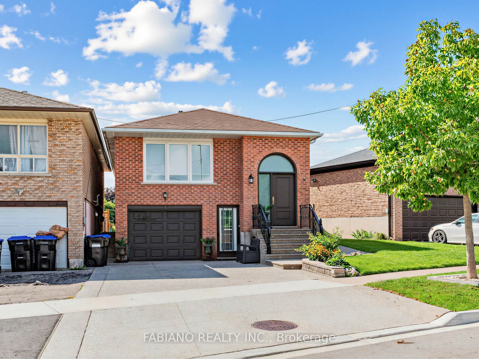 383 Britannia Avenue Main (Upper), Bradford West Gwillimbury, ON L3Z 2C8 photo 2