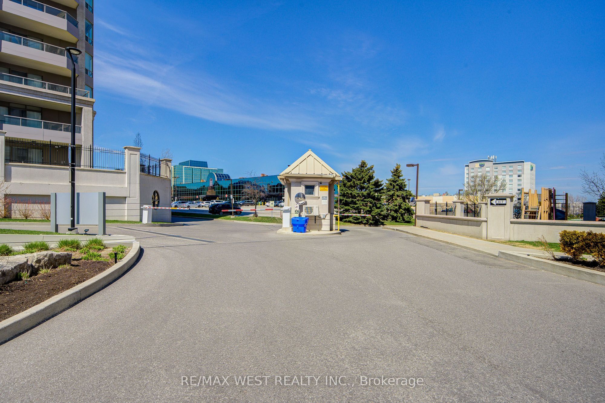 9017 Leslie Street 317, Richmond Hill, ON L4B 4R8 photo 2