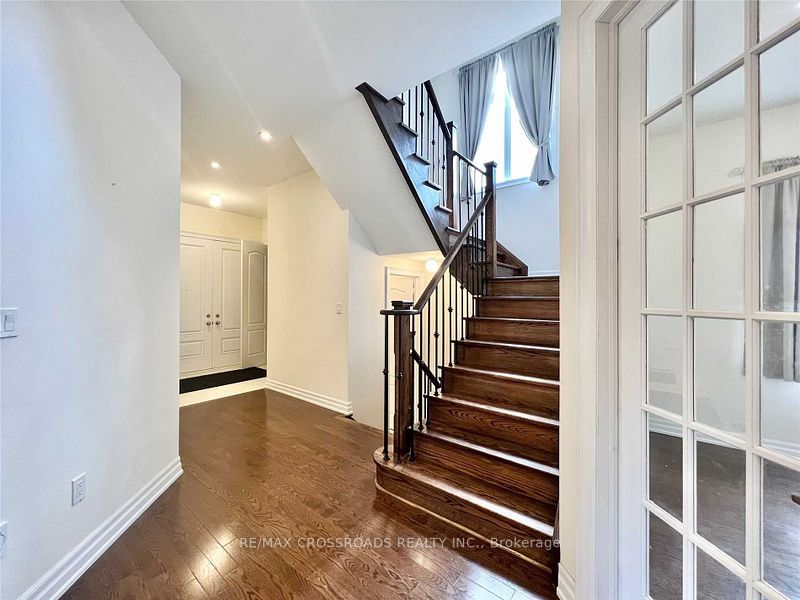 71 Hamster Crescent, Aurora, ON L4G 3G7 photo 2