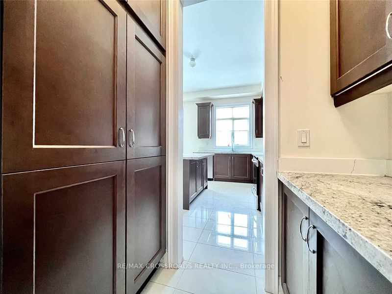 71 Hamster Crescent, Aurora, ON L4G 3G7 photo 4