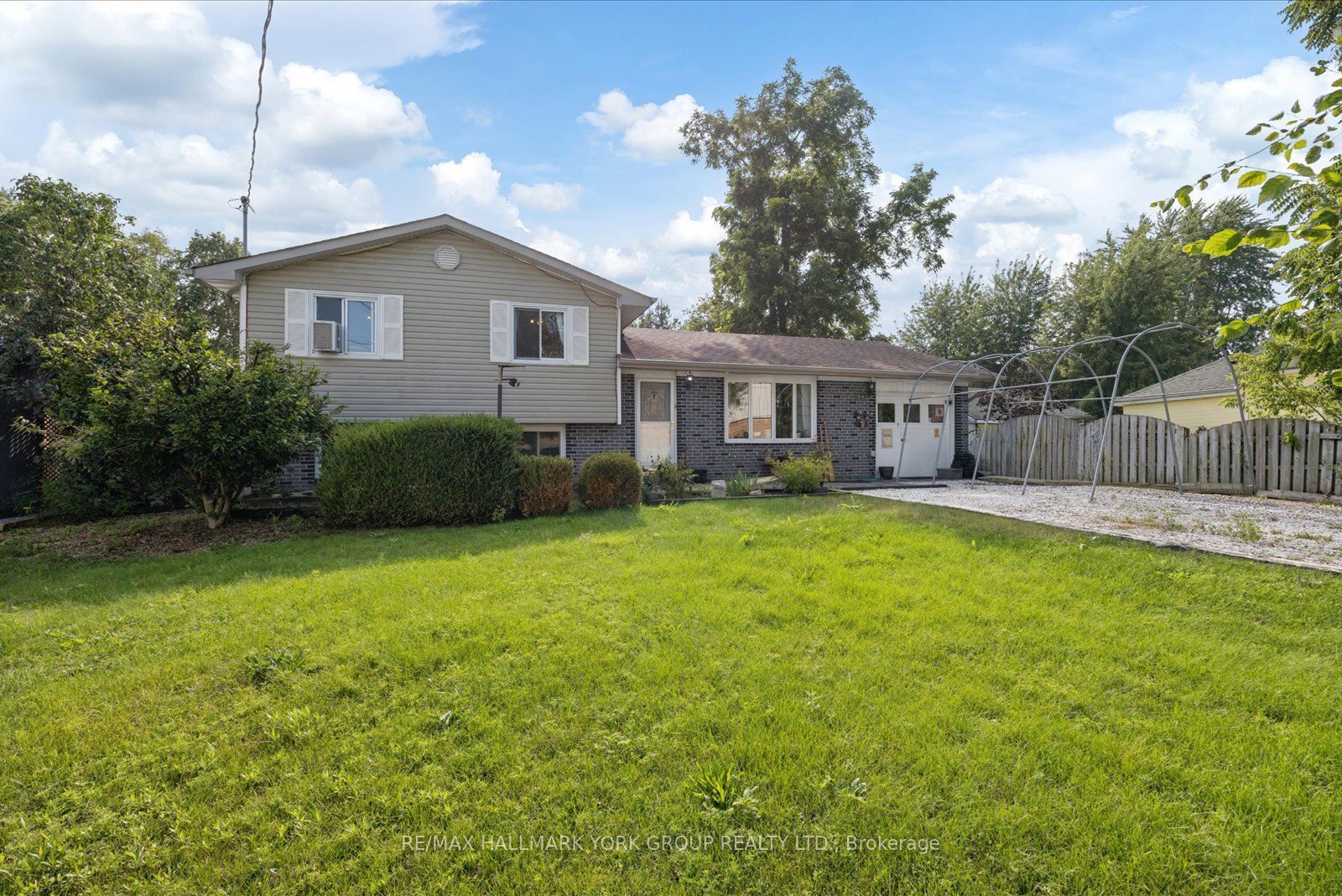 54 North Street, Georgina, ON L0E 1R0 photo 2