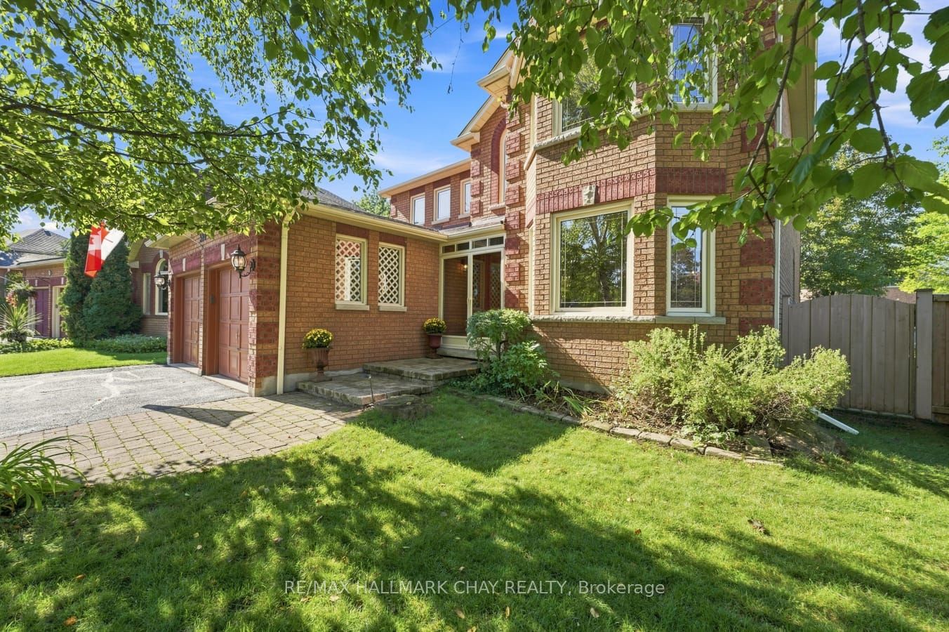 380 Alex Doner Drive, Newmarket, ON L3X 1E1 photo 2