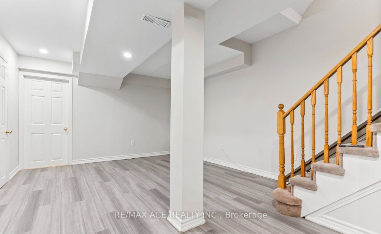 106 Tara Crescent Bsmt, Markham, ON L3S 4S8 photo 4