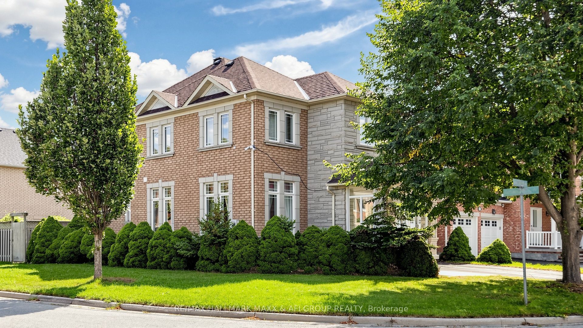 33 Amethyst Drive, Richmond Hill, ON L4S 2J8 photo 2