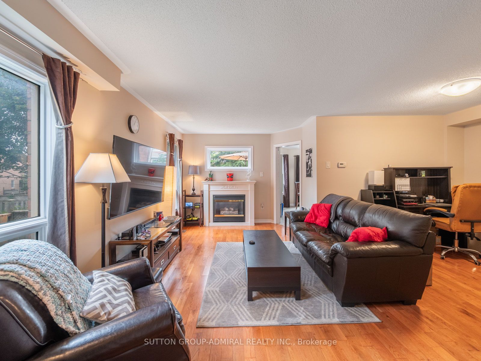 267 Warner Crescent, Newmarket, ON L3X 2G6 photo 3