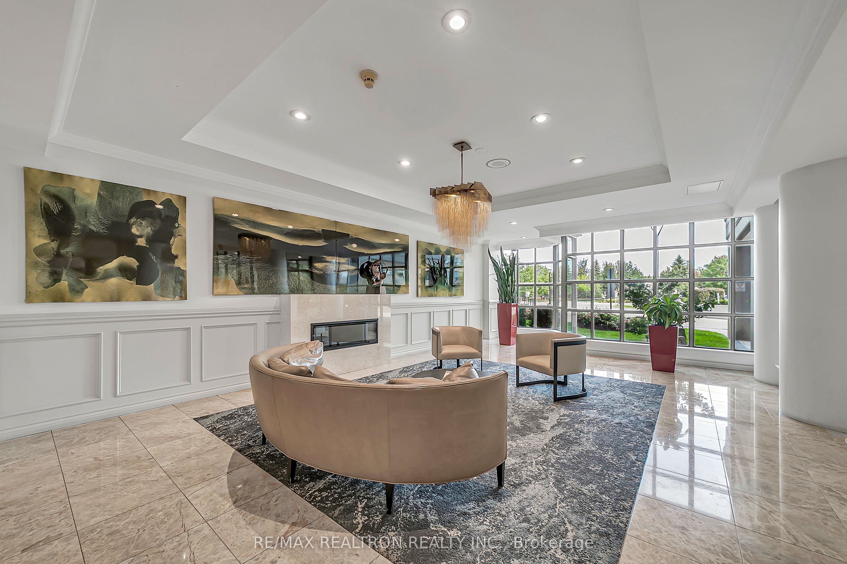 7 Townsgate Drive 810, Vaughan, ON L4J 7Z9 photo 3