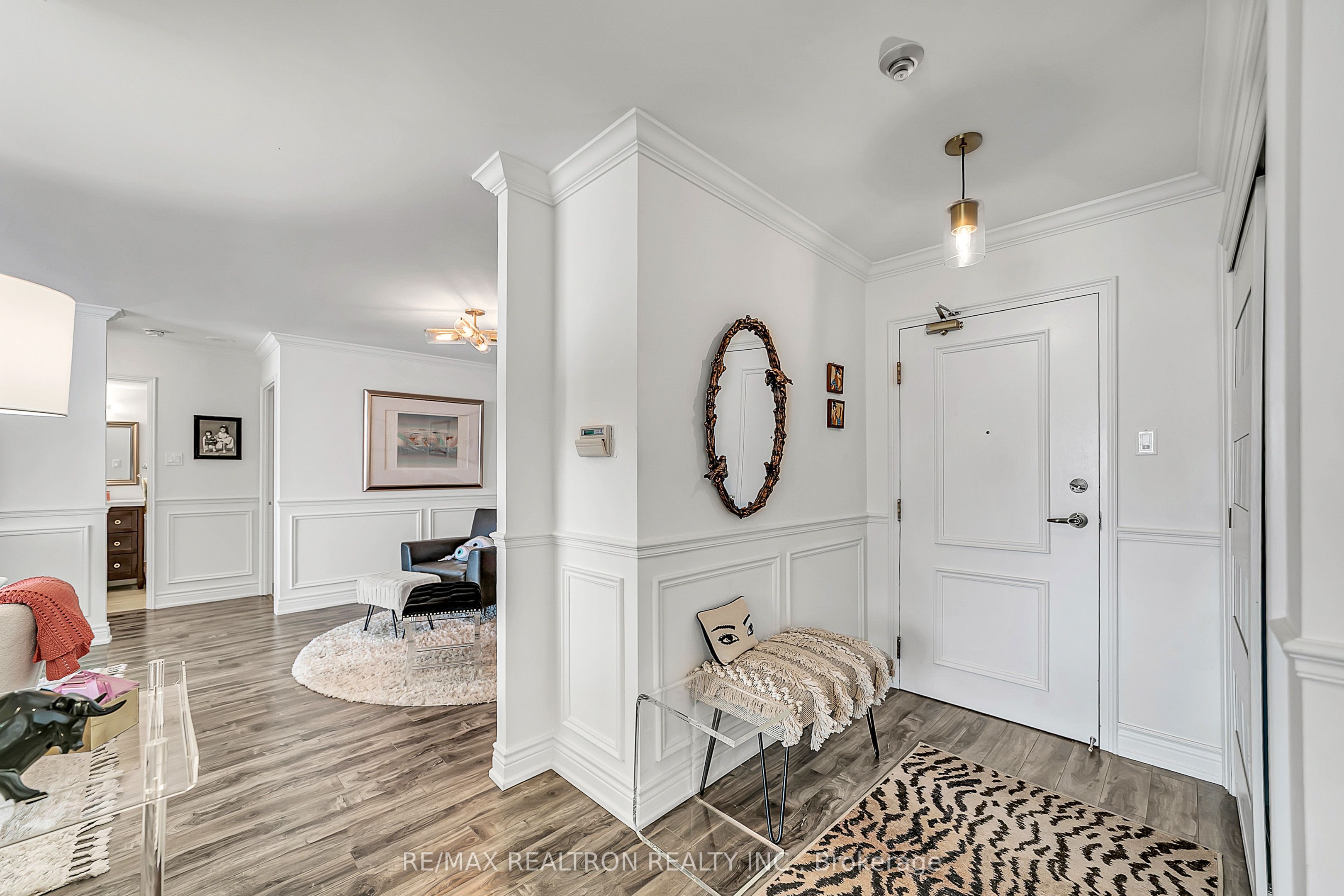7 Townsgate Drive 810, Vaughan, ON L4J 7Z9 photo 5