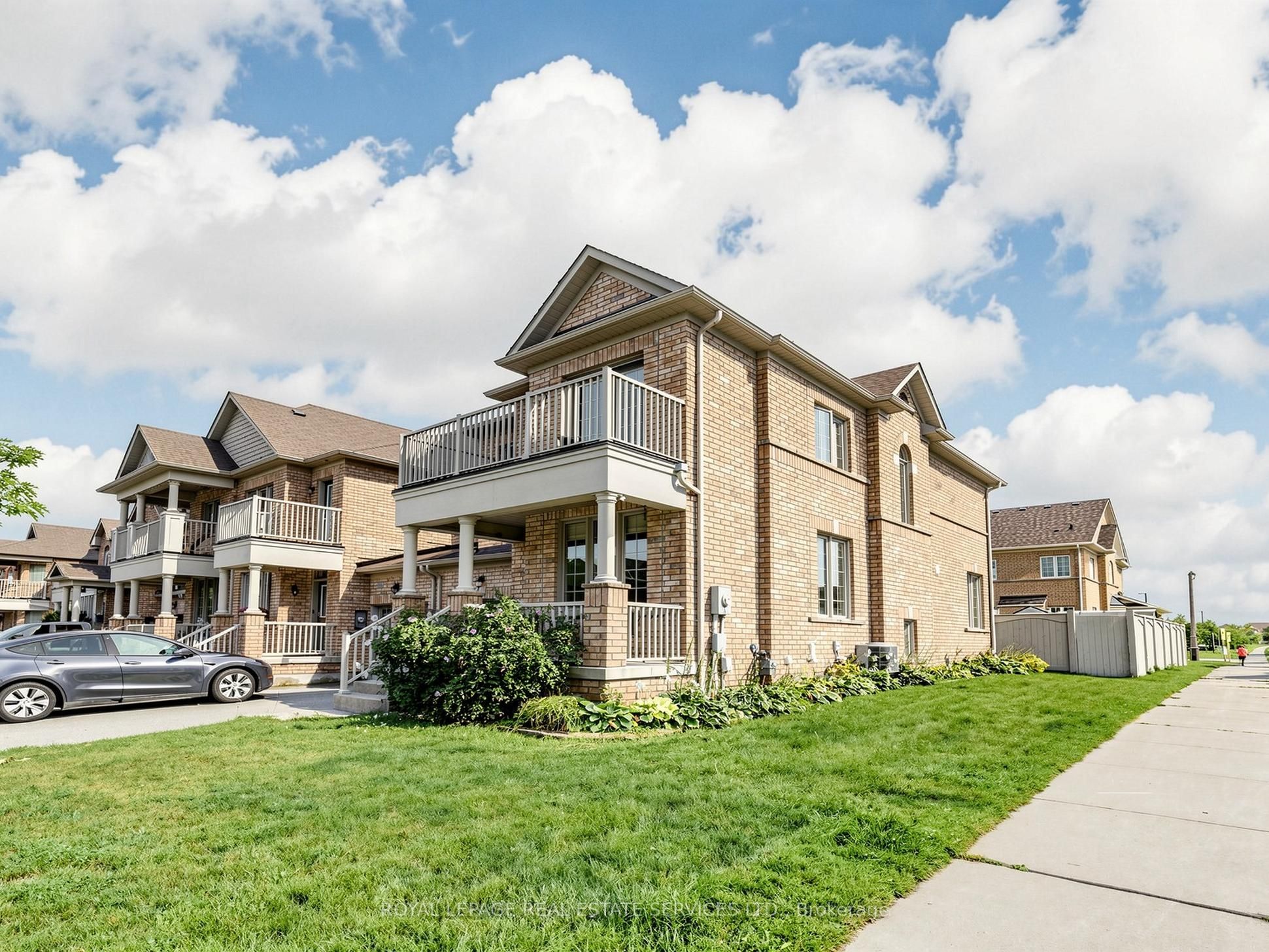 122 Juglans Crescent, Whitchurch-Stouffville, ON L4A 1S5 photo 2
