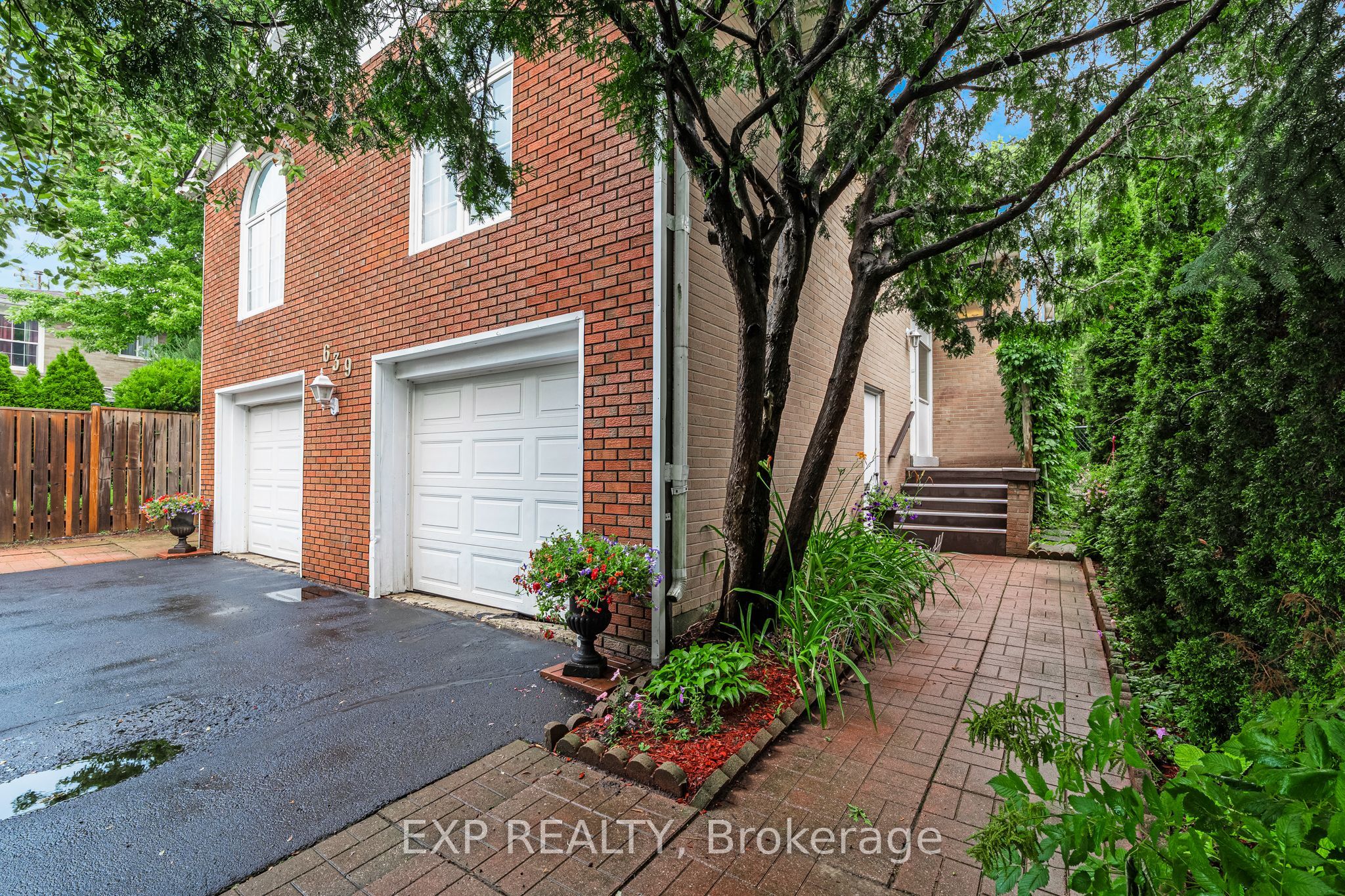 639 Irwin Crescent, Newmarket, ON L3Y 5A1 photo 2
