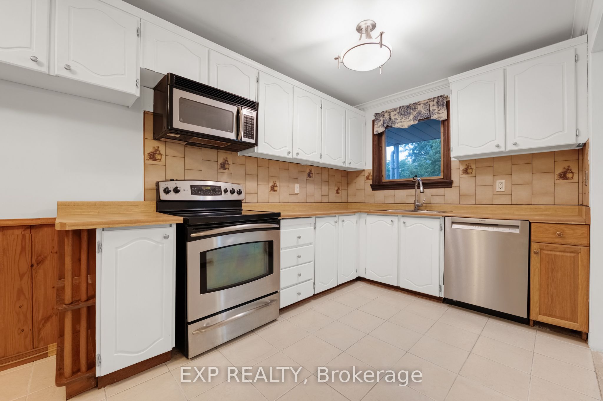 639 Irwin Crescent, Newmarket, ON L3Y 5A1 photo 5