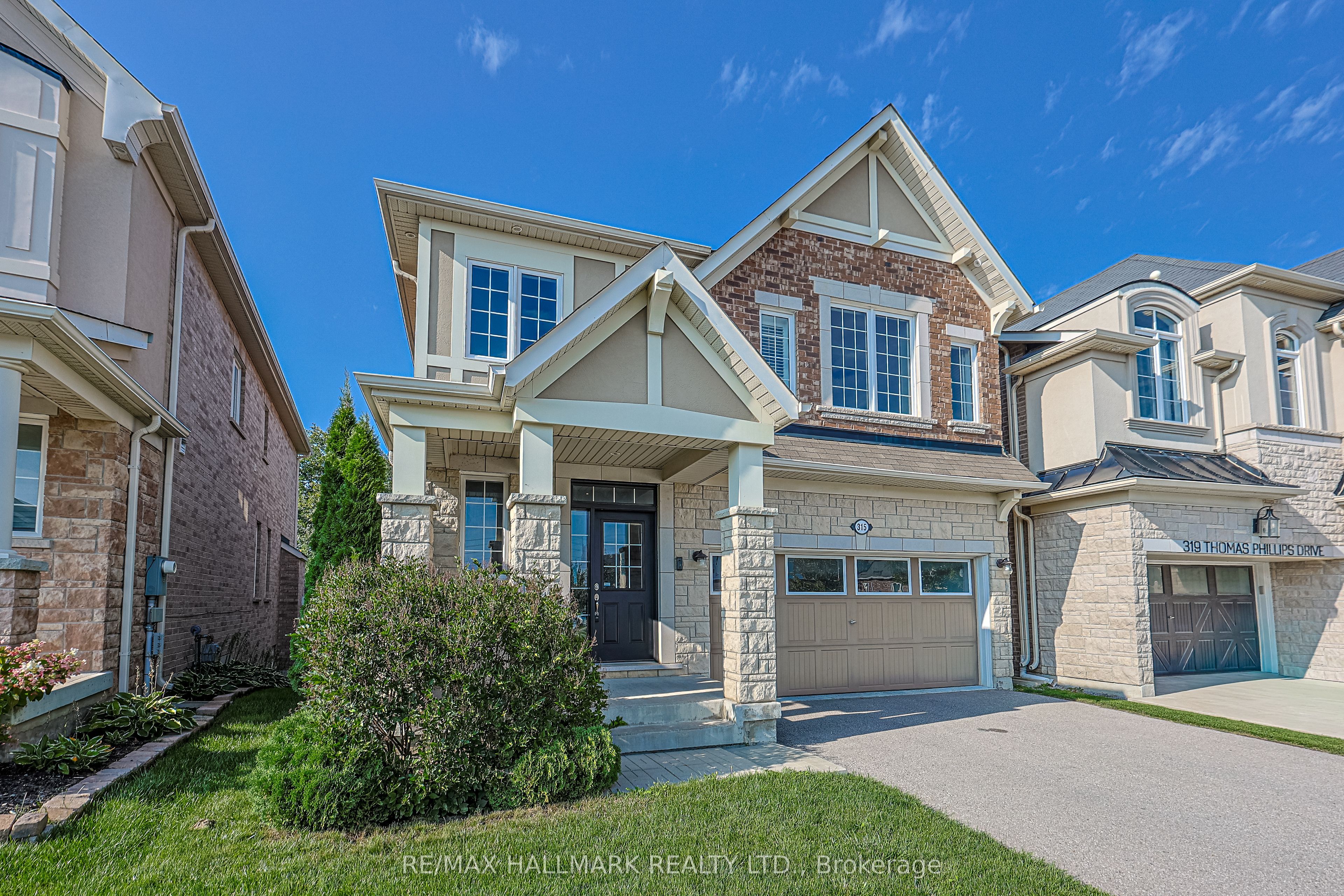 315 Thomas Phillips Drive, Aurora, ON L4G 0T3 photo 3