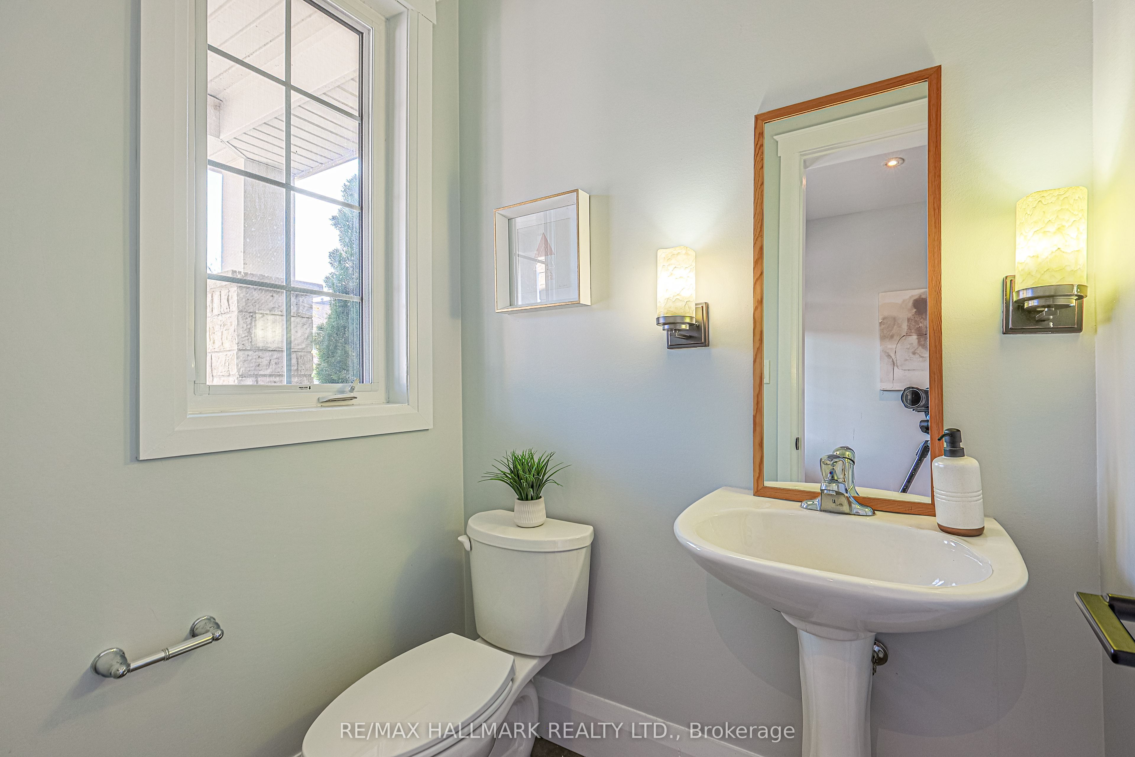 315 Thomas Phillips Drive, Aurora, ON L4G 0T3 photo 5