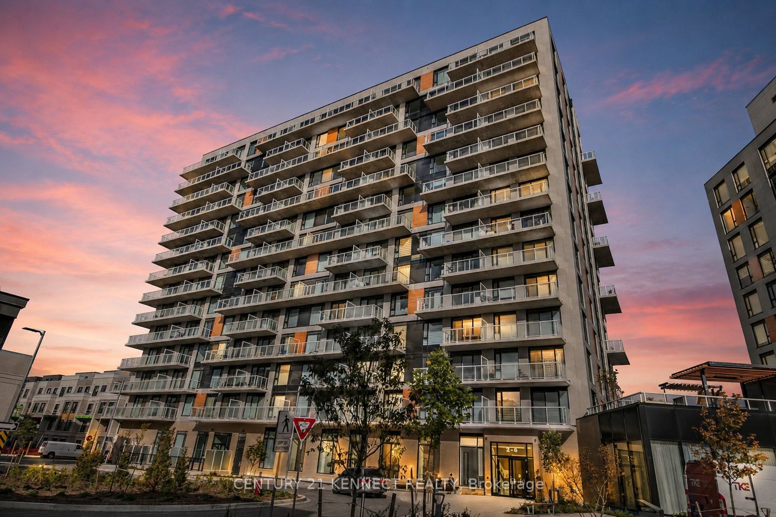 2 David Eyer Road 931, Richmond Hill, ON L4S 0N5