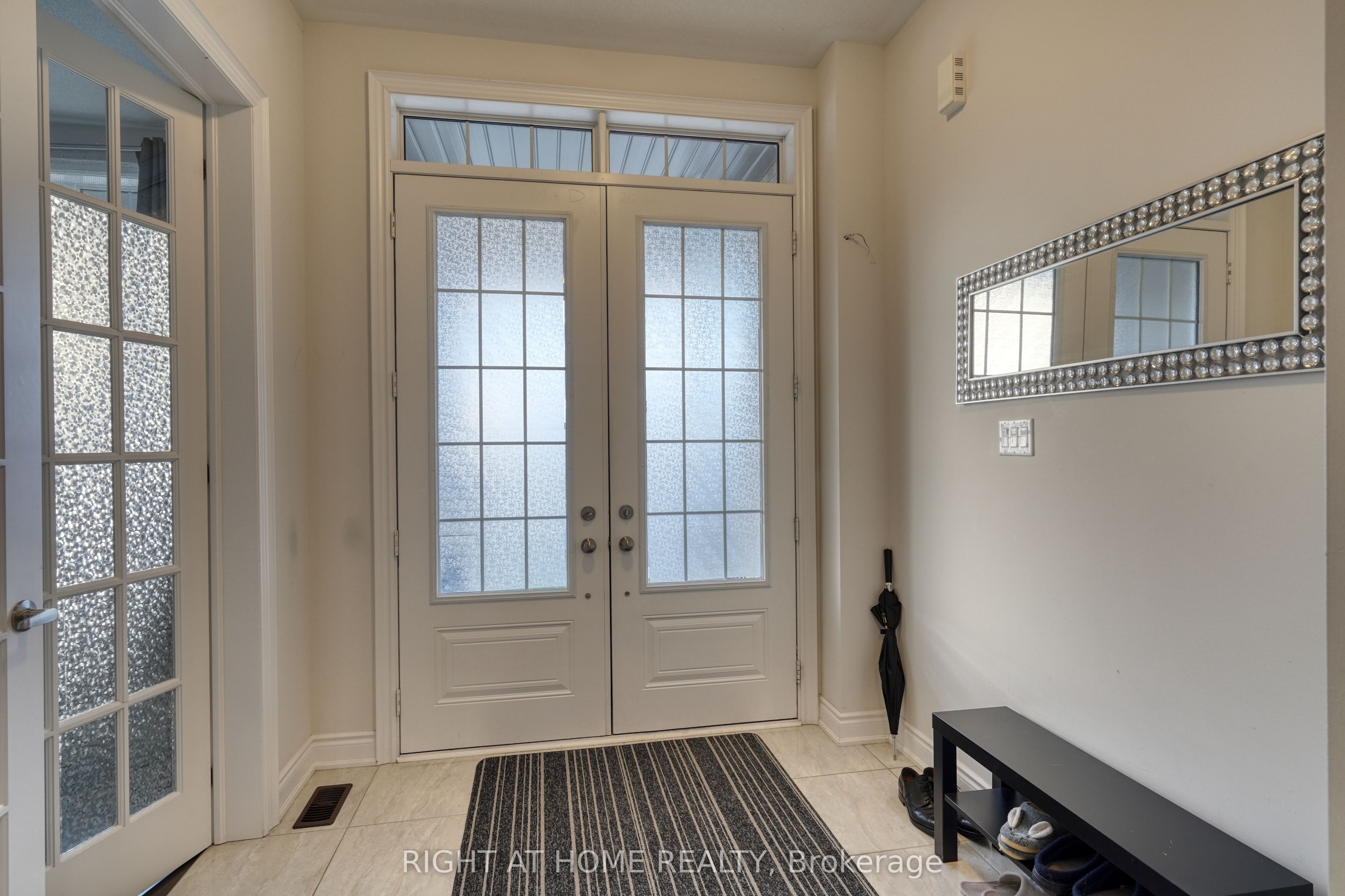 1665 Emberton Way, Innisfil, ON L9S 0N4 photo 2