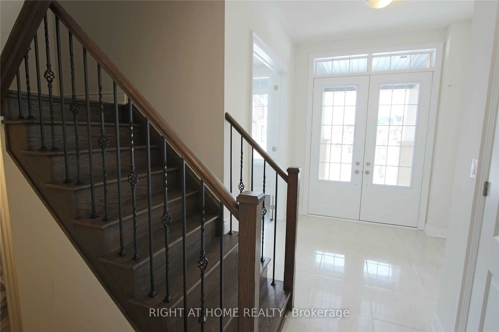 1665 Emberton Way, Innisfil, ON L9S 0N4 photo 3