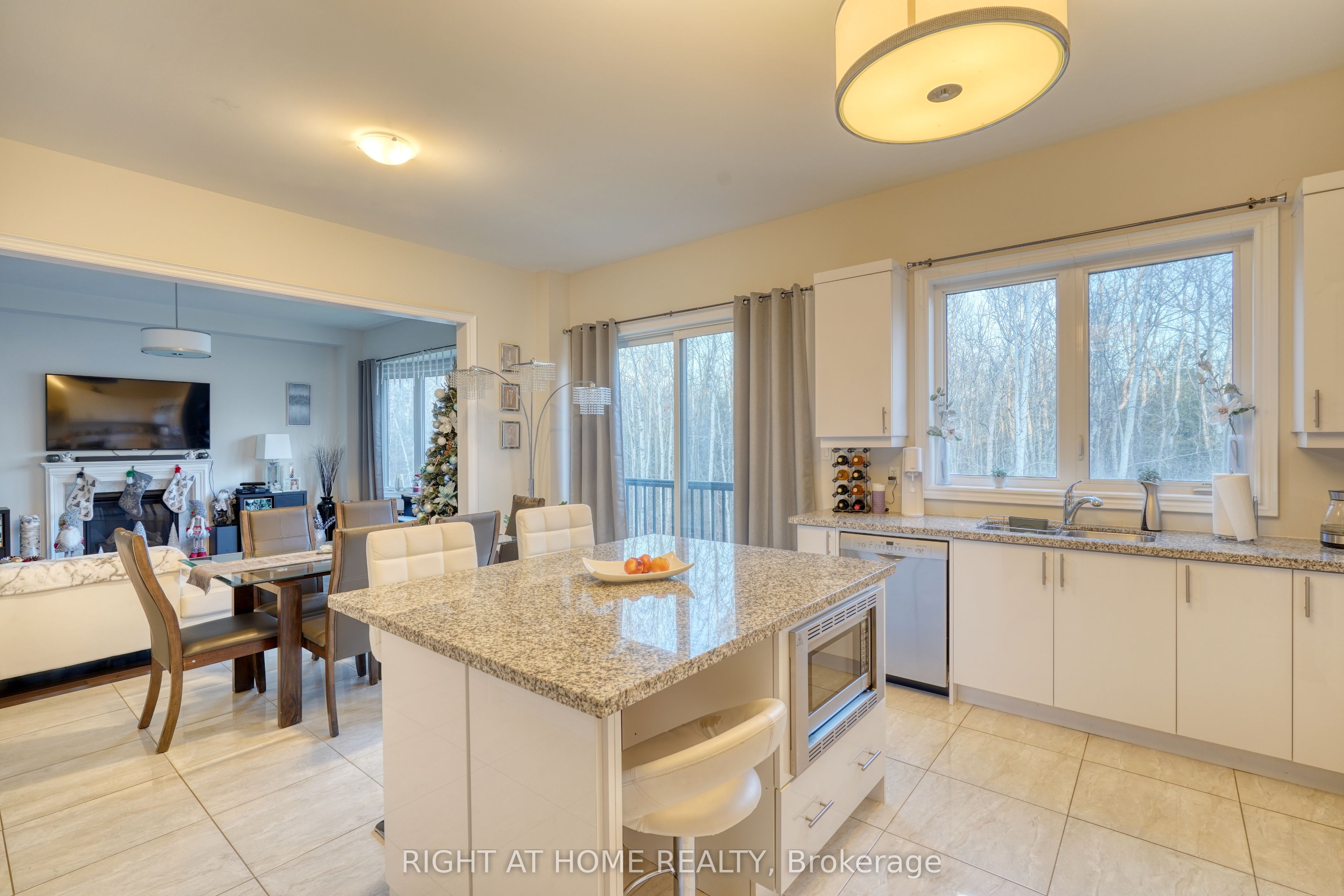1665 Emberton Way, Innisfil, ON L9S 0N4 photo 5