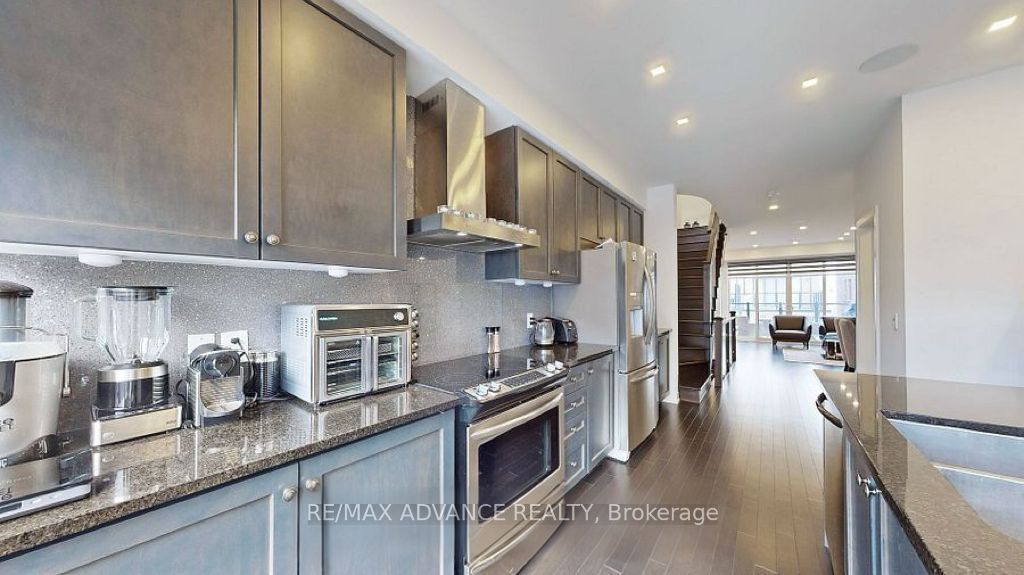 167 Salterton Circle, Vaughan, ON L6A 4Z1 photo 5