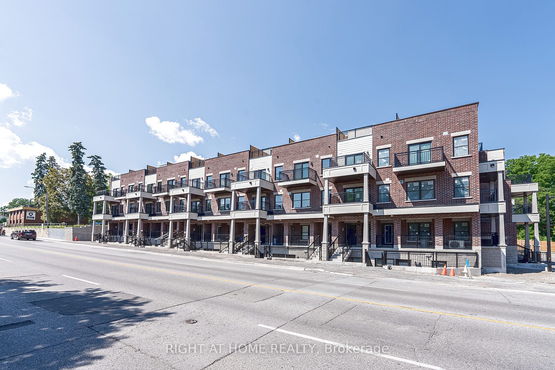 15100 Yonge Street 102, Aurora, ON L4G 4C8 photo 2