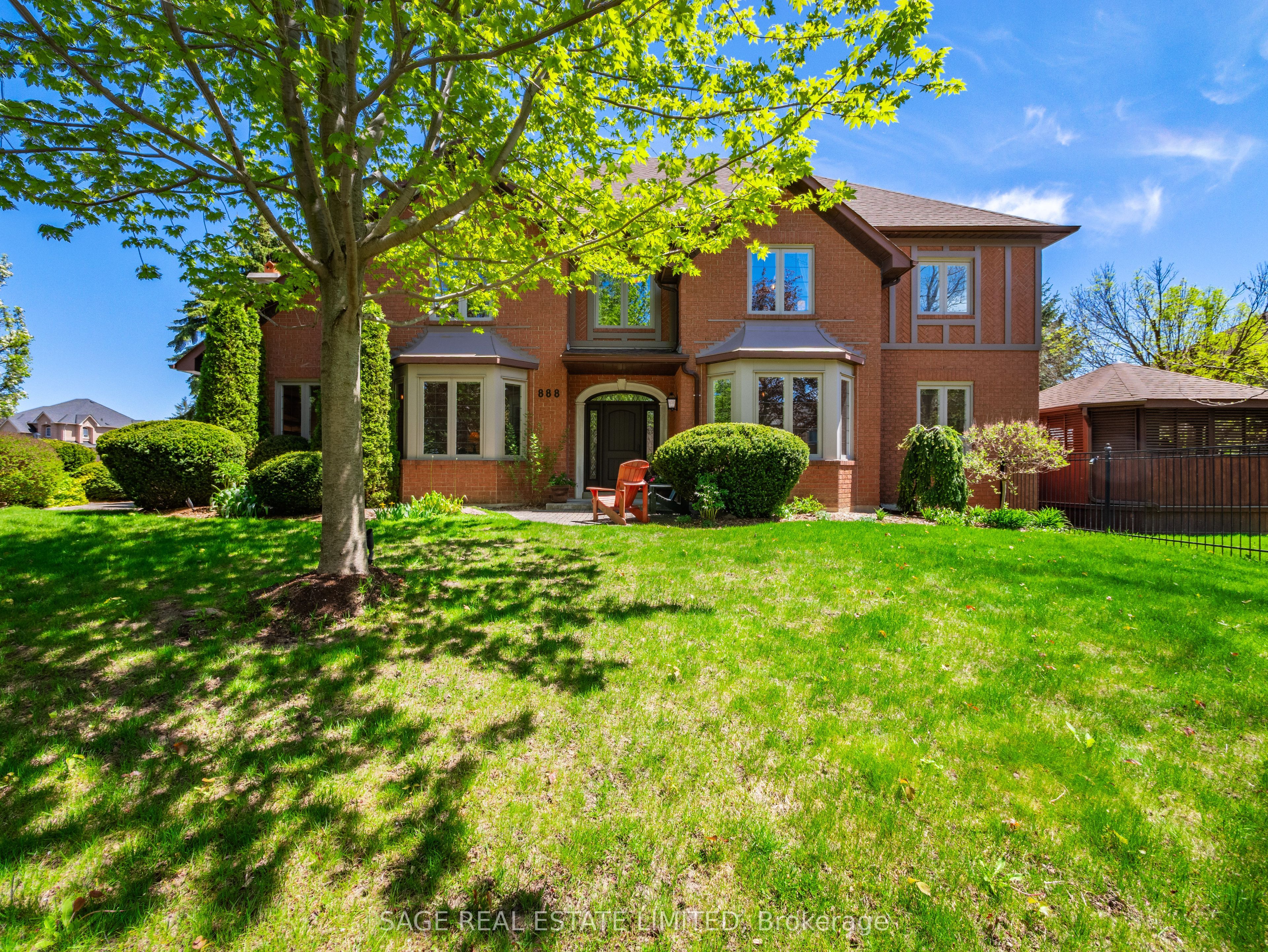 888 Cresta Rider Place, Newmarket, ON L3X 1L5