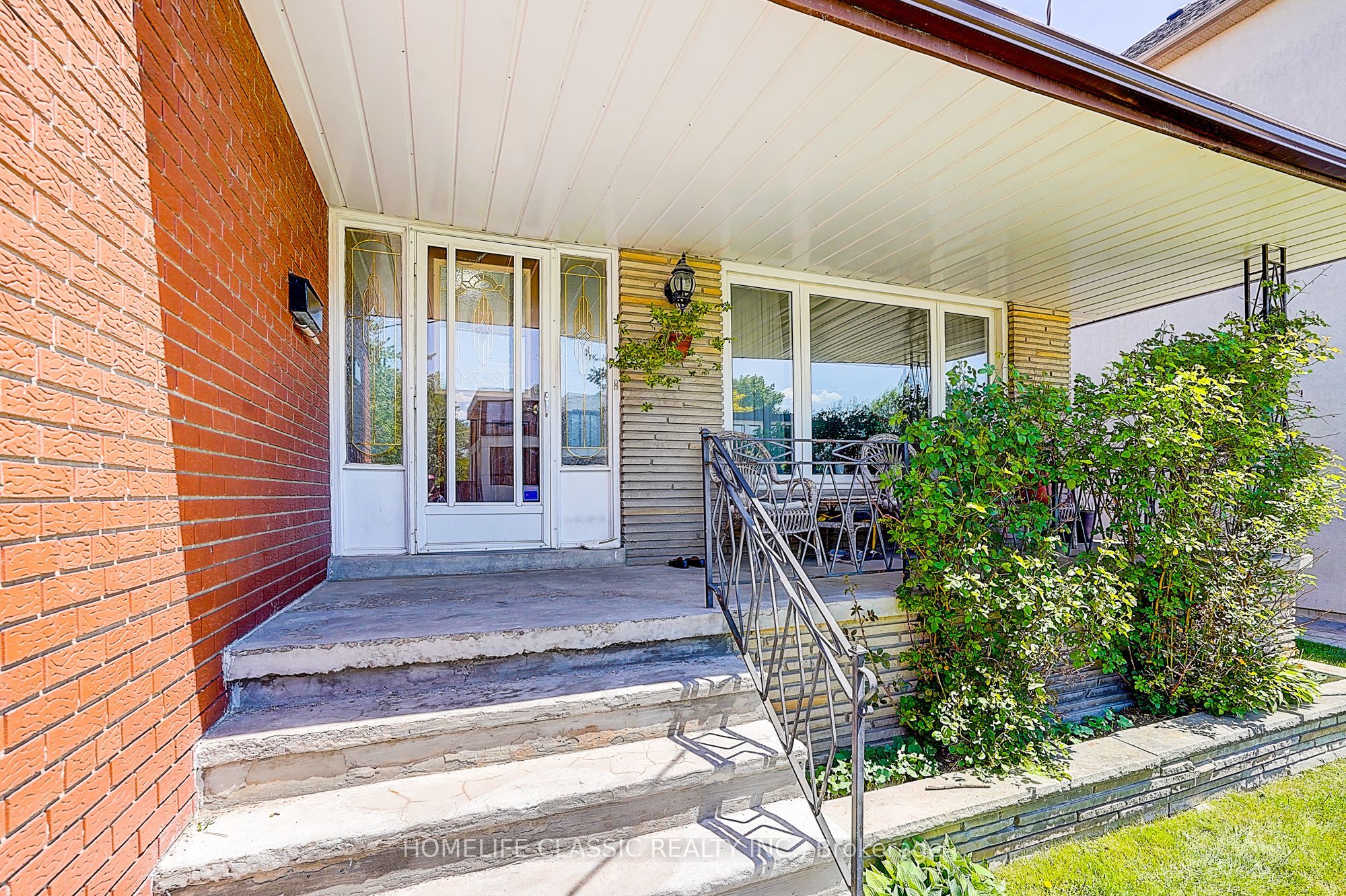 69 Elm Avenue, Richmond Hill, ON L4C 6K8 photo 3