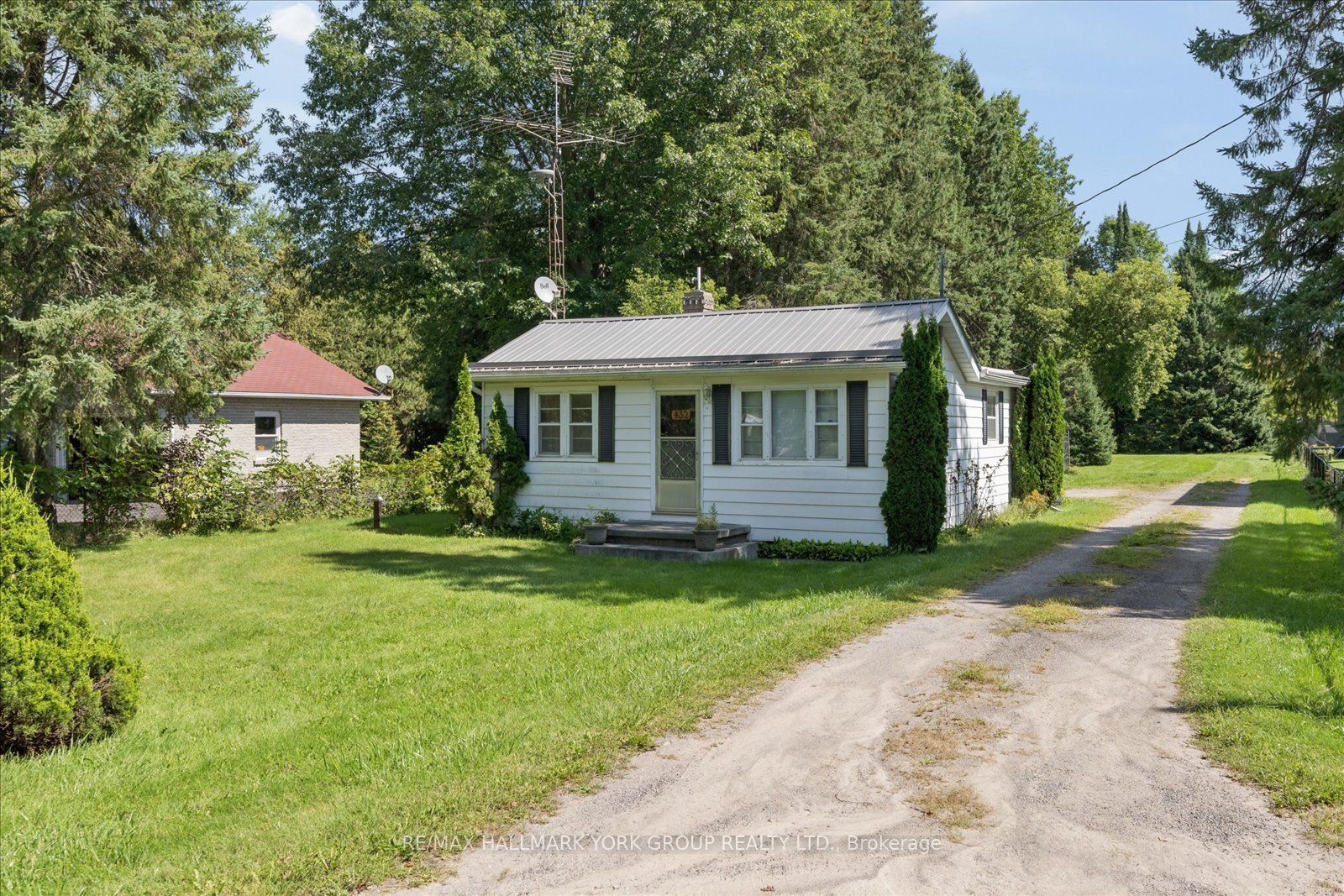 432 Catering Road, Georgina, ON L0E 1R0 photo 2