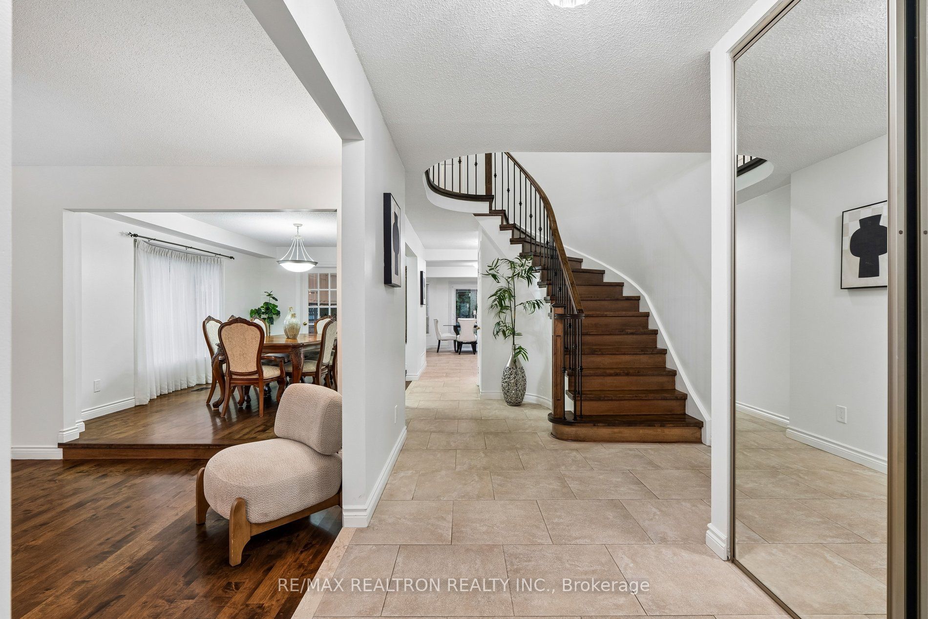122 Colvin Crescent, Vaughan, ON L4J 2R7 photo 4