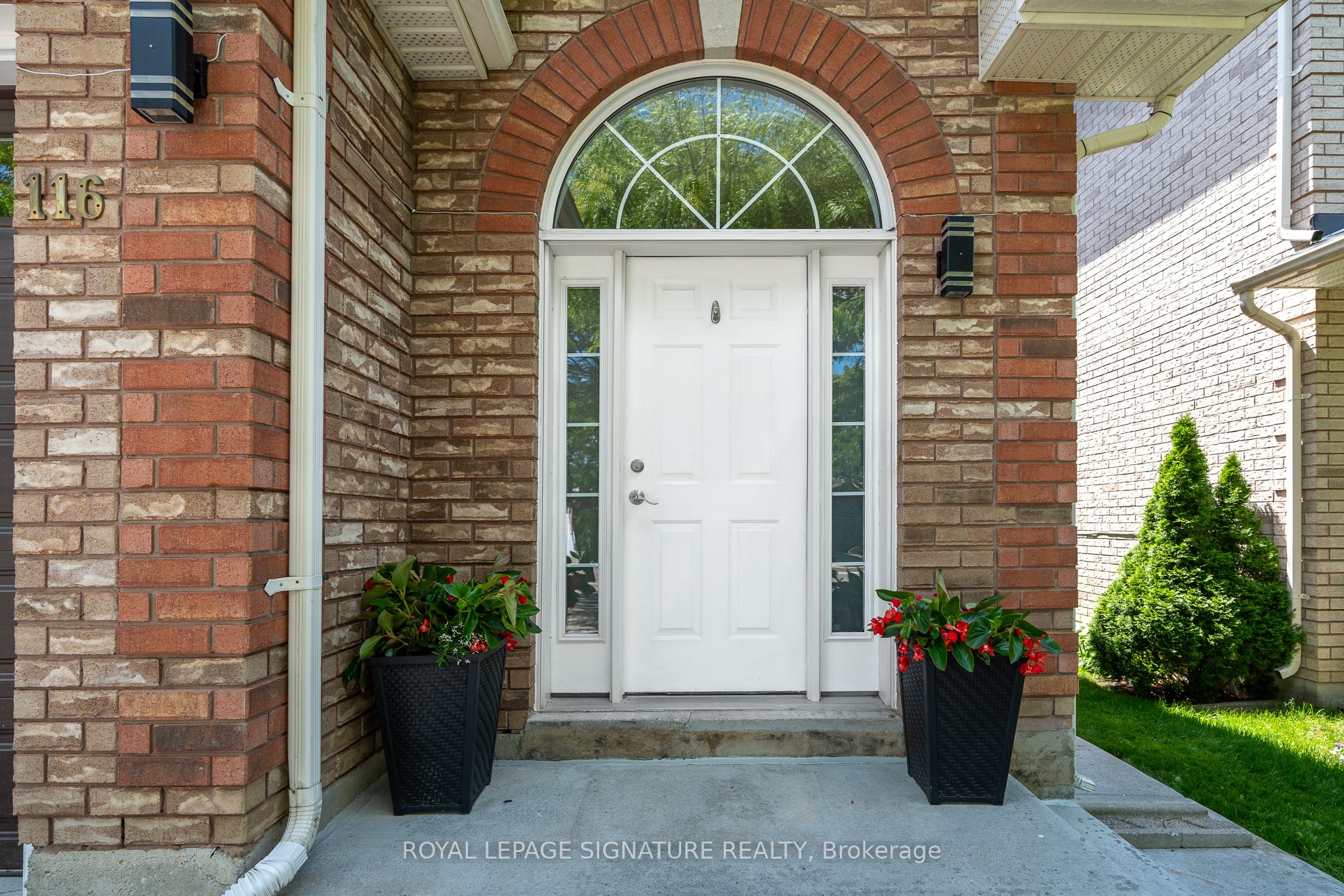 116 Clearmeadow Boulevard, Newmarket, ON L3X 2M5 photo 3
