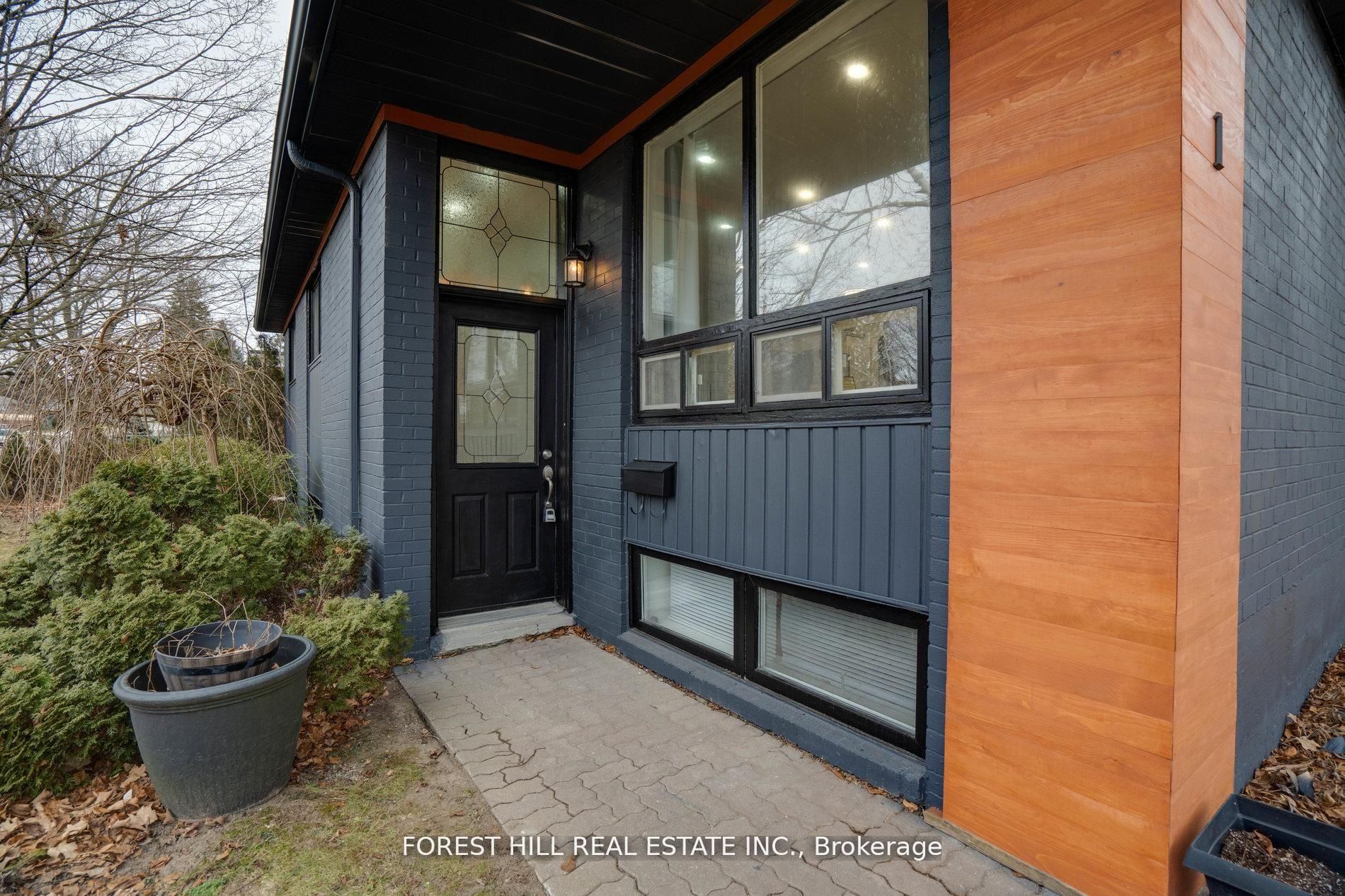 1 Willis Drive, Aurora, ON L4G 2J8 photo 2
