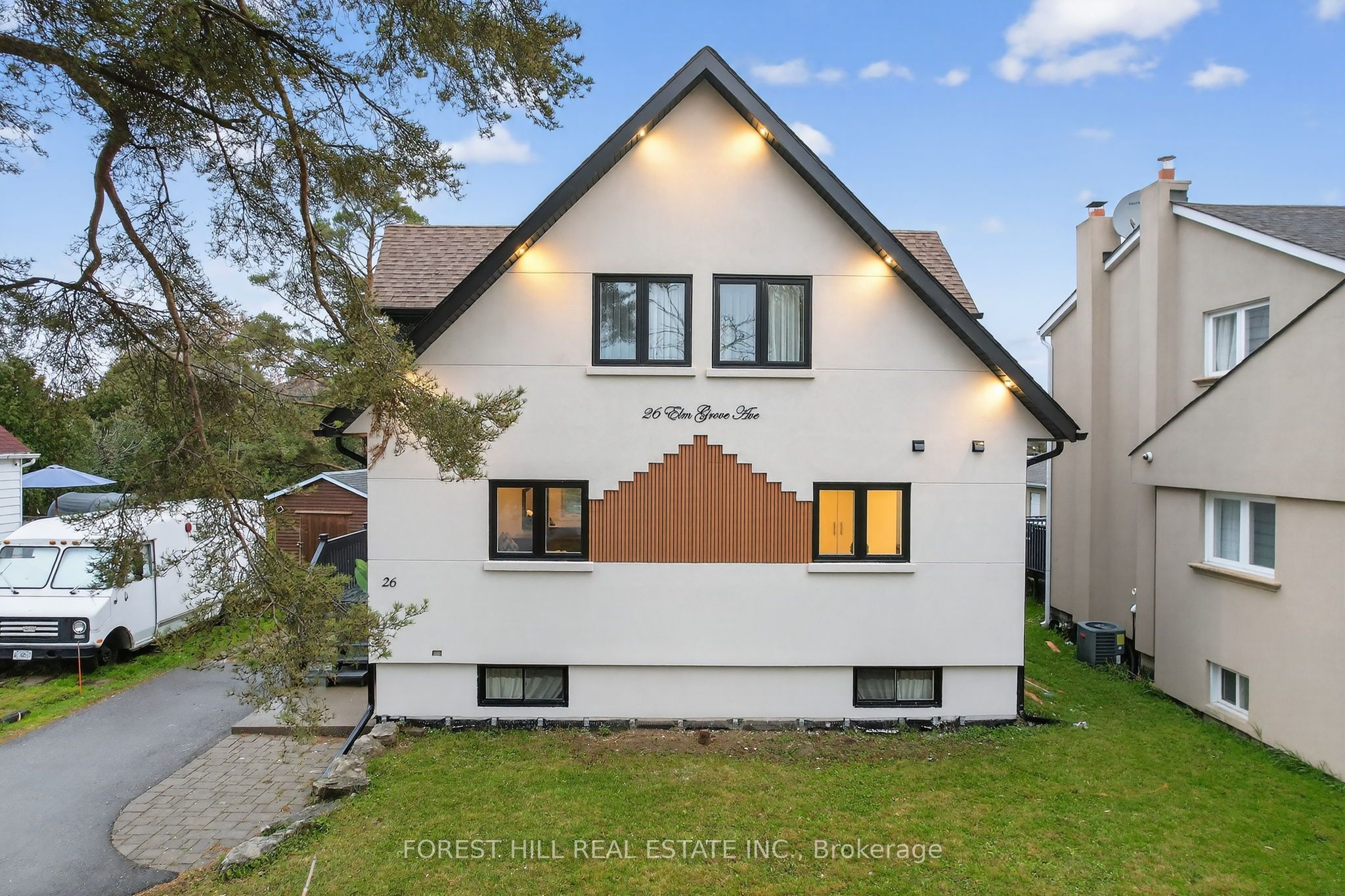 26 Elm Grove Avenue, Richmond Hill, ON L4E 2T1 photo 2