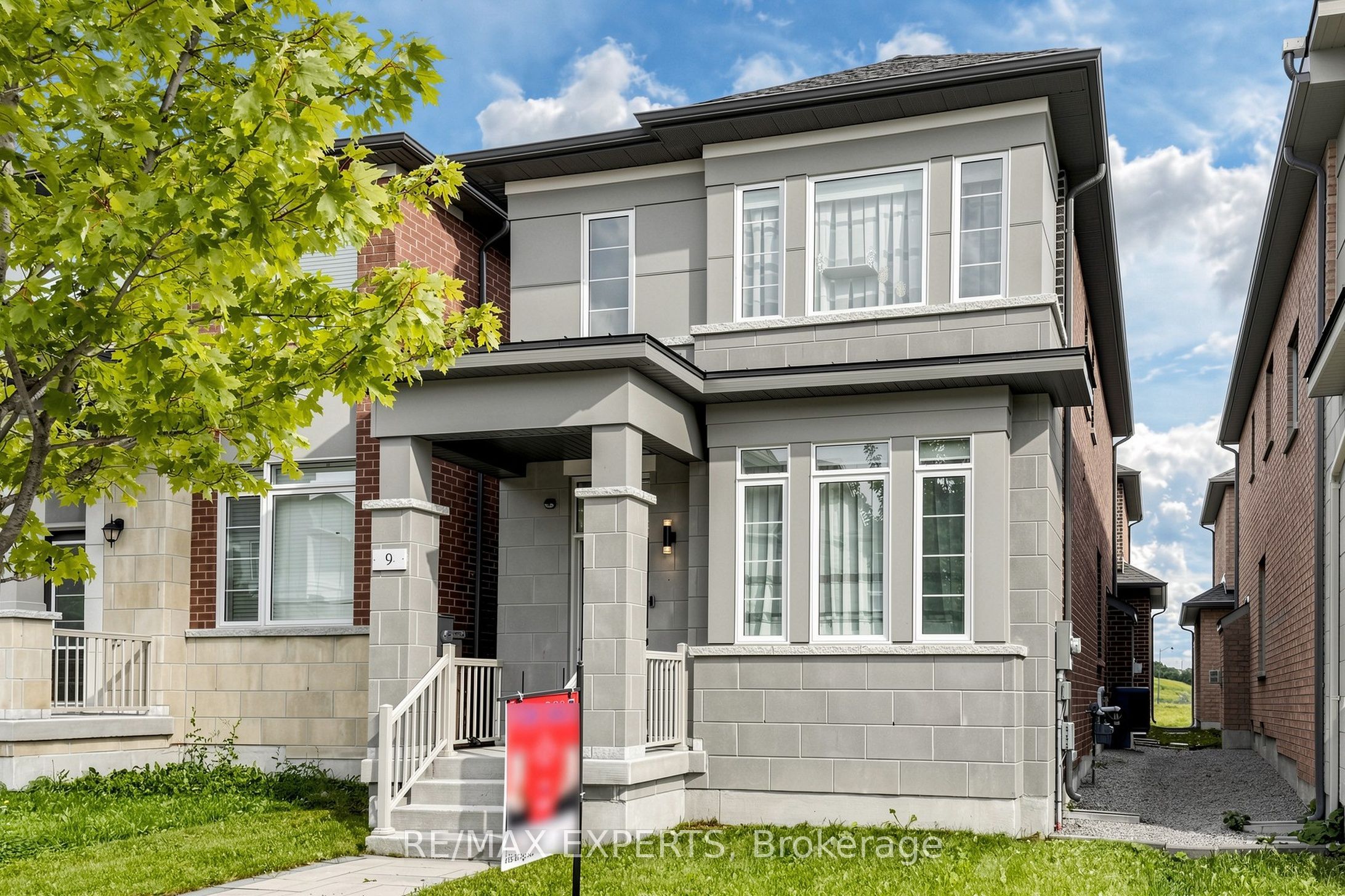 9 Applegate Drive, East Gwillimbury, ON L9N 0R2 photo 2