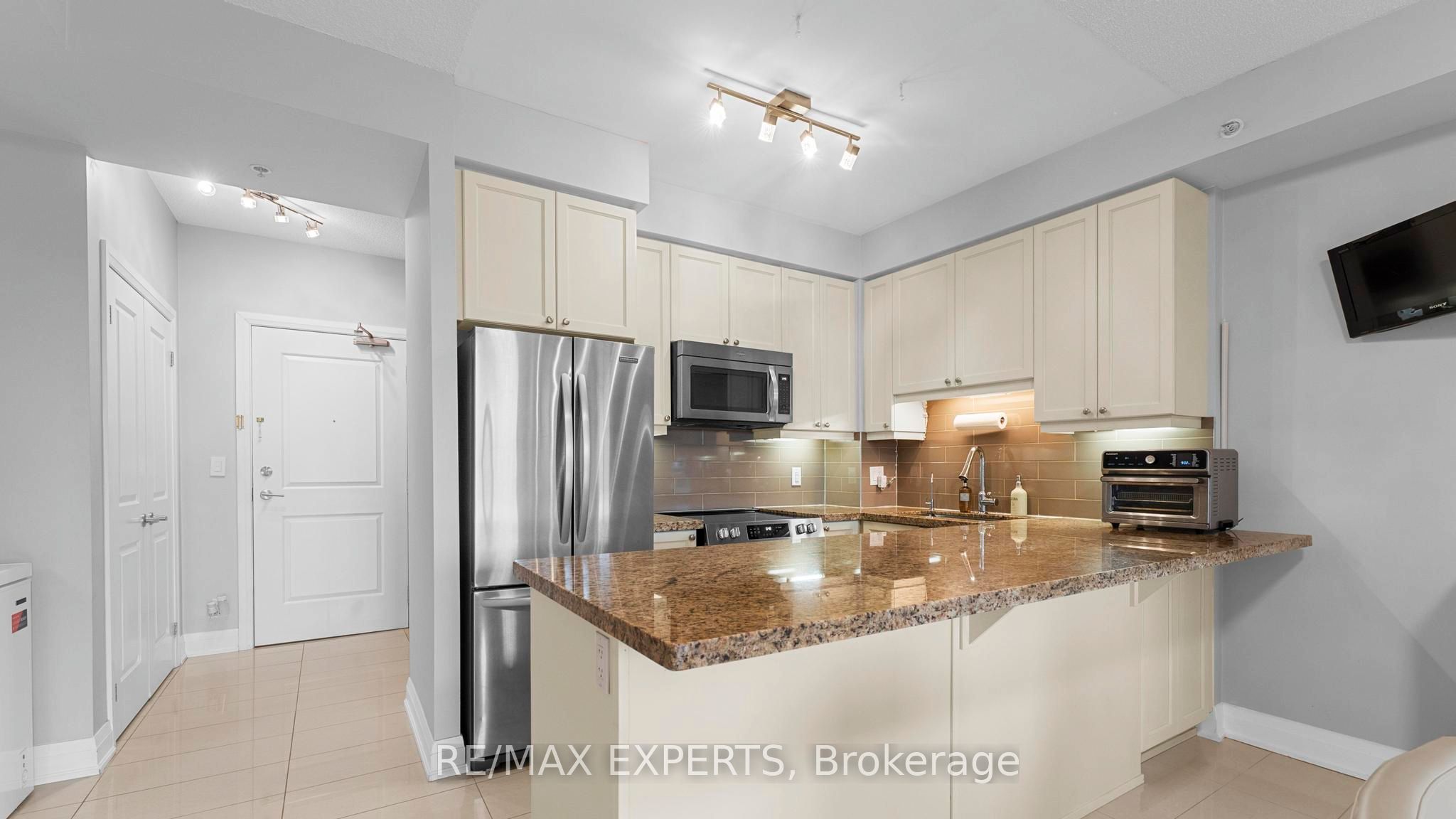 12 Woodstream Boulevard 201, Vaughan, ON L4L 8C4 photo 5