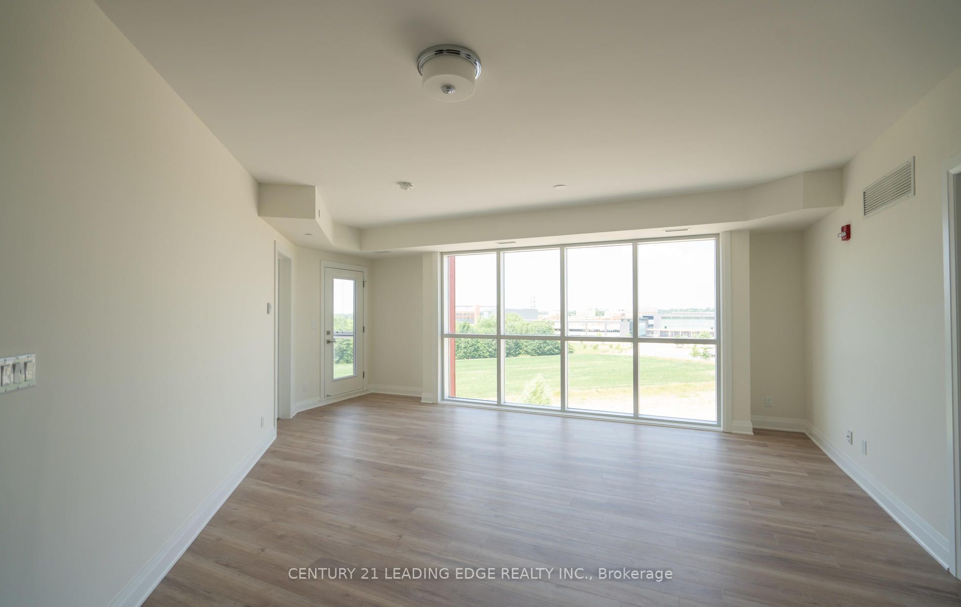 58 Adam Sellers Street 612, Markham, ON L6B 1M5 photo 3