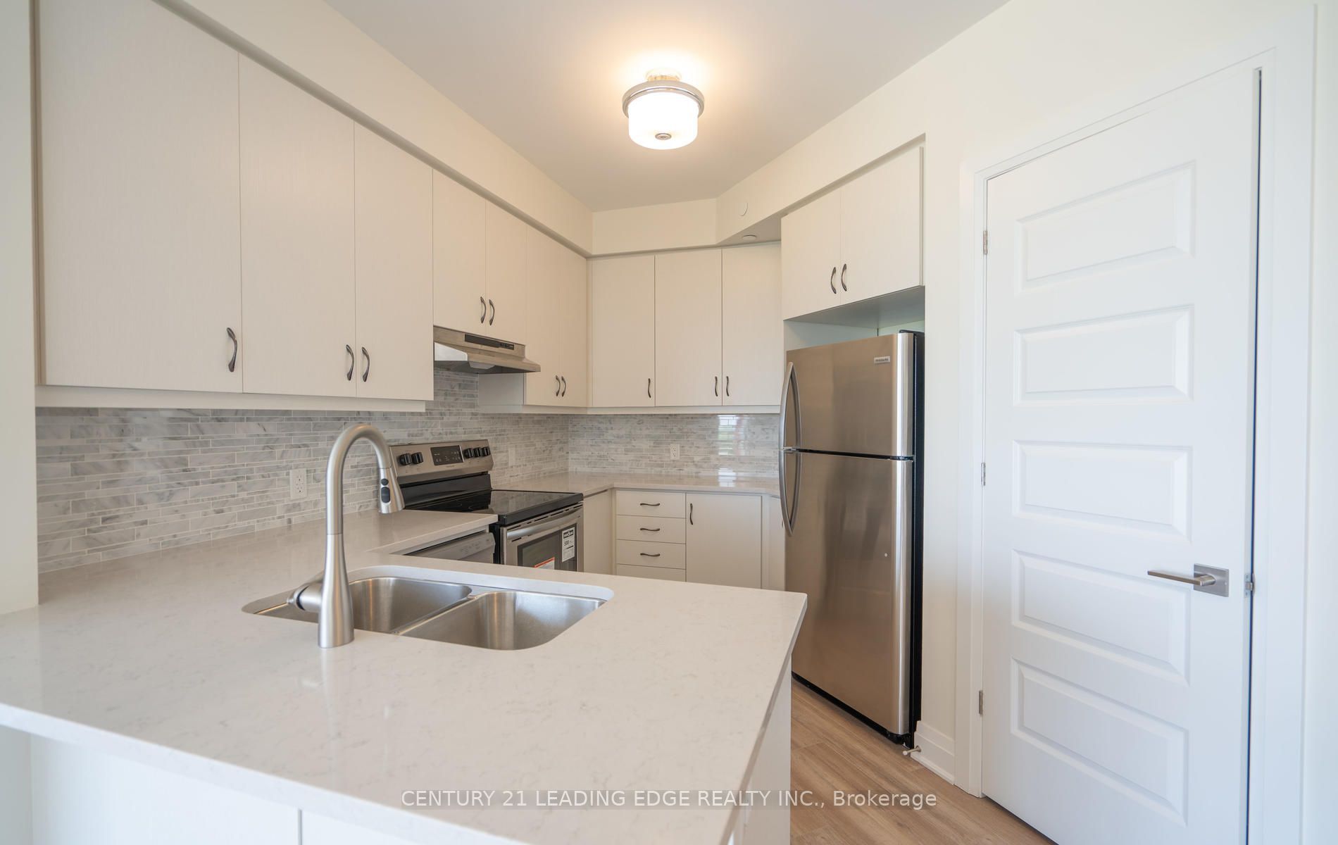 58 Adam Sellers Street 612, Markham, ON L6B 1M5 photo 4