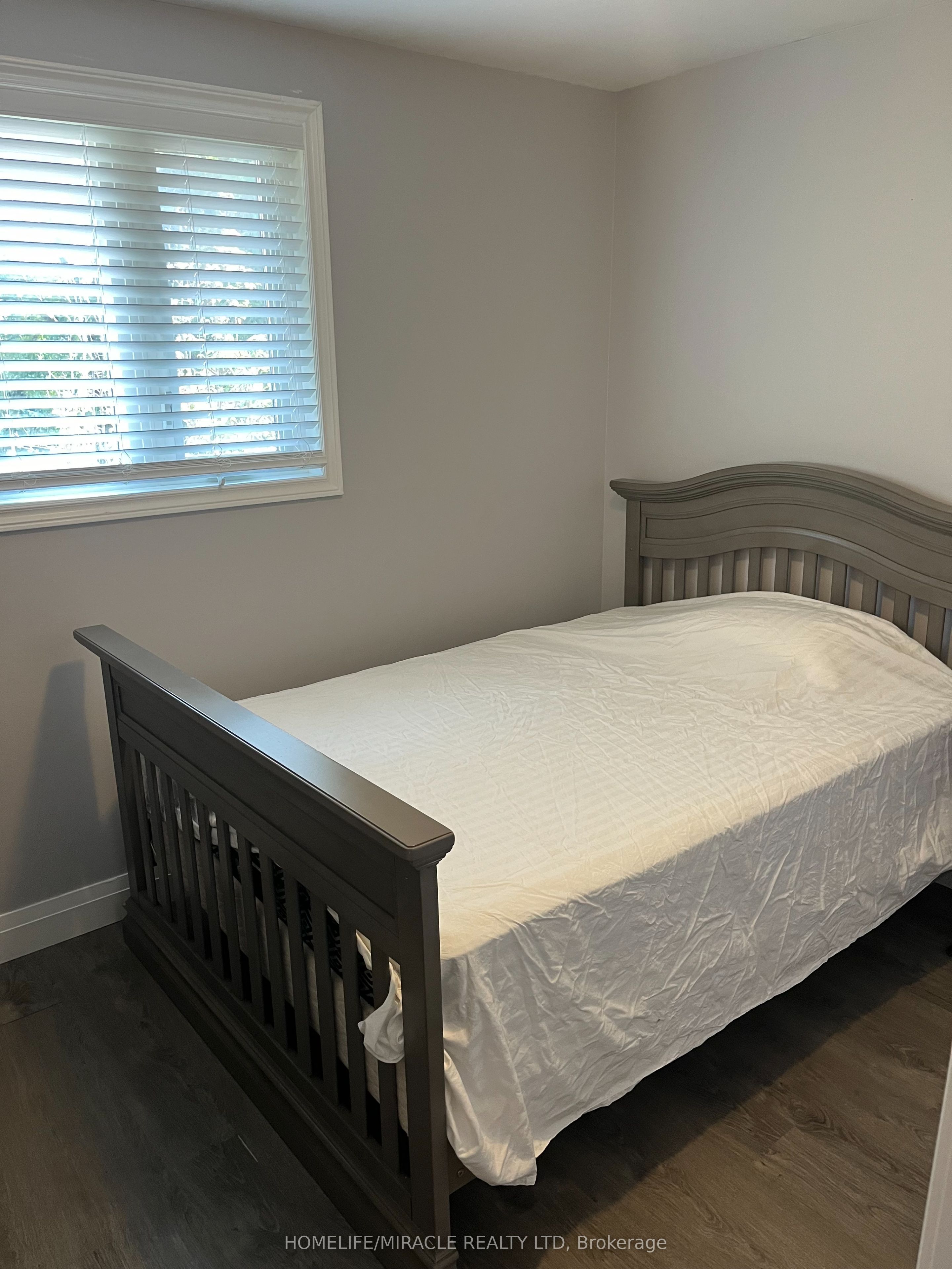 151 Collings Avenue, Bradford West Gwillimbury, ON L3Z 1V9 photo 3