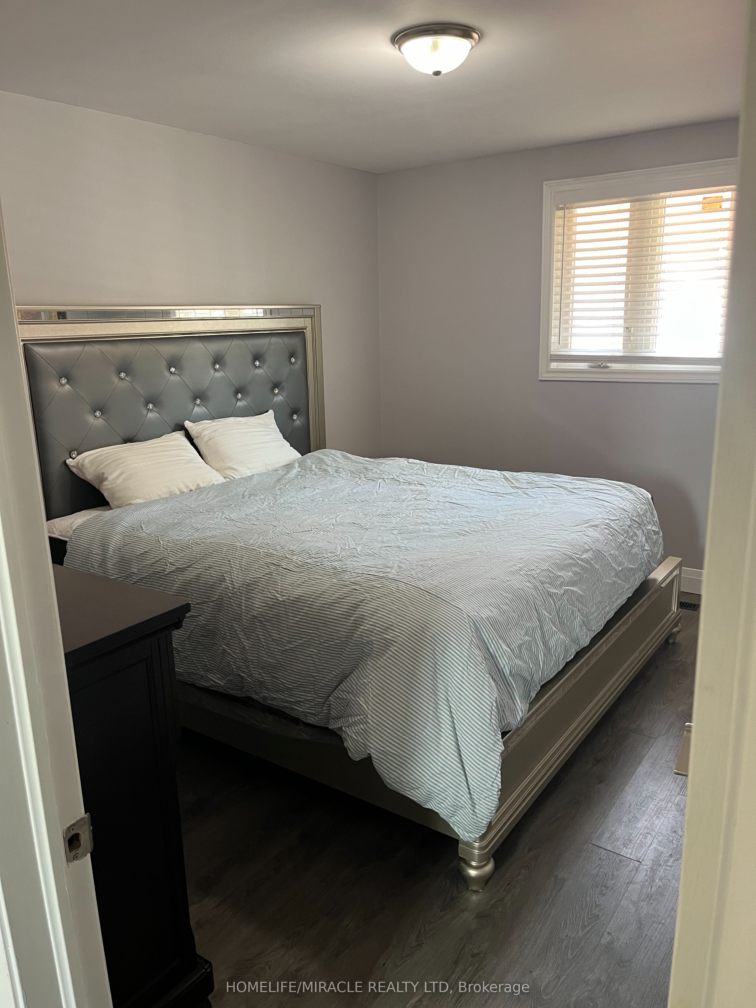151 Collings Avenue, Bradford West Gwillimbury, ON L3Z 1V9 photo 4