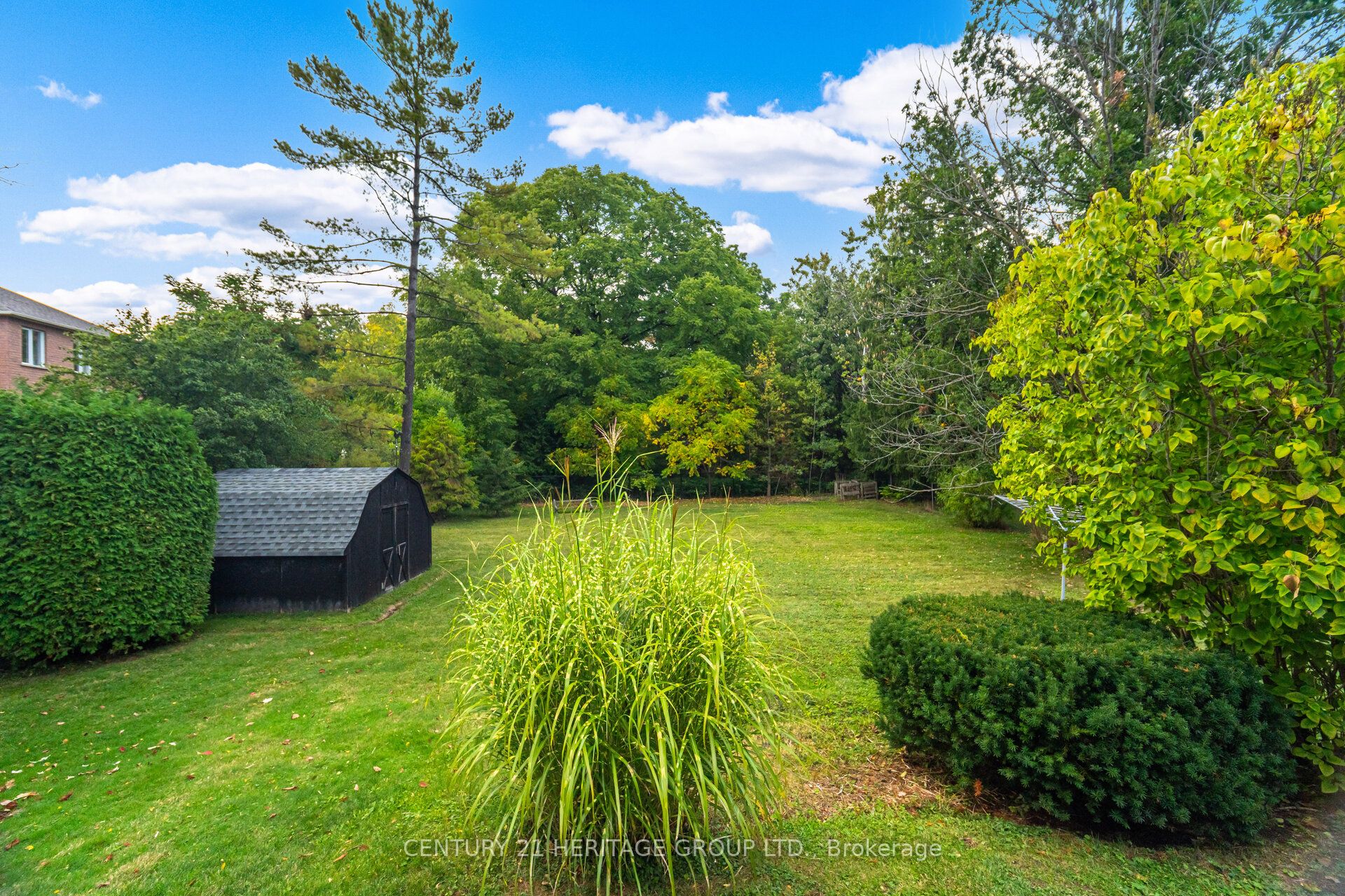 22 Poplar Drive, Richmond Hill, ON L4E 2X6 photo 2