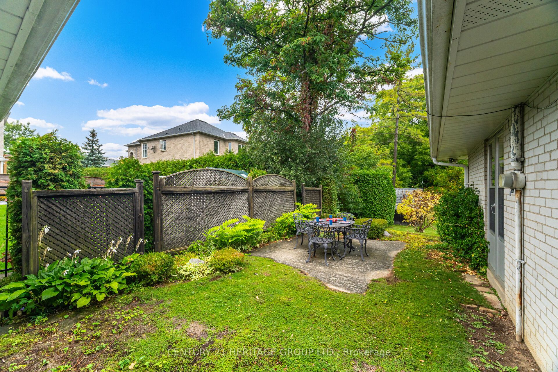 22 Poplar Drive, Richmond Hill, ON L4E 2X6 photo 3