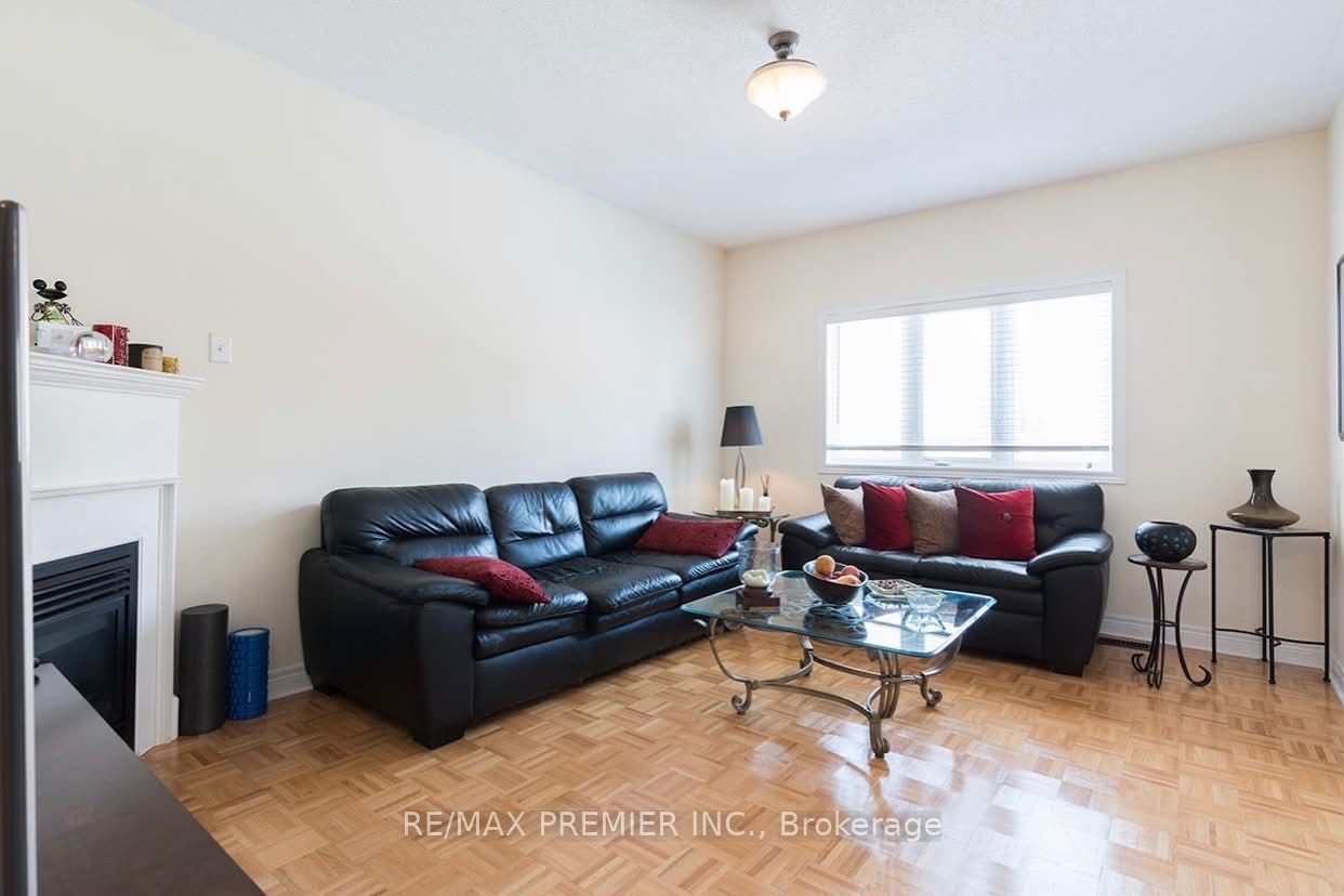 144 Greenview Circle, Vaughan, ON L6A 0B6 photo 2